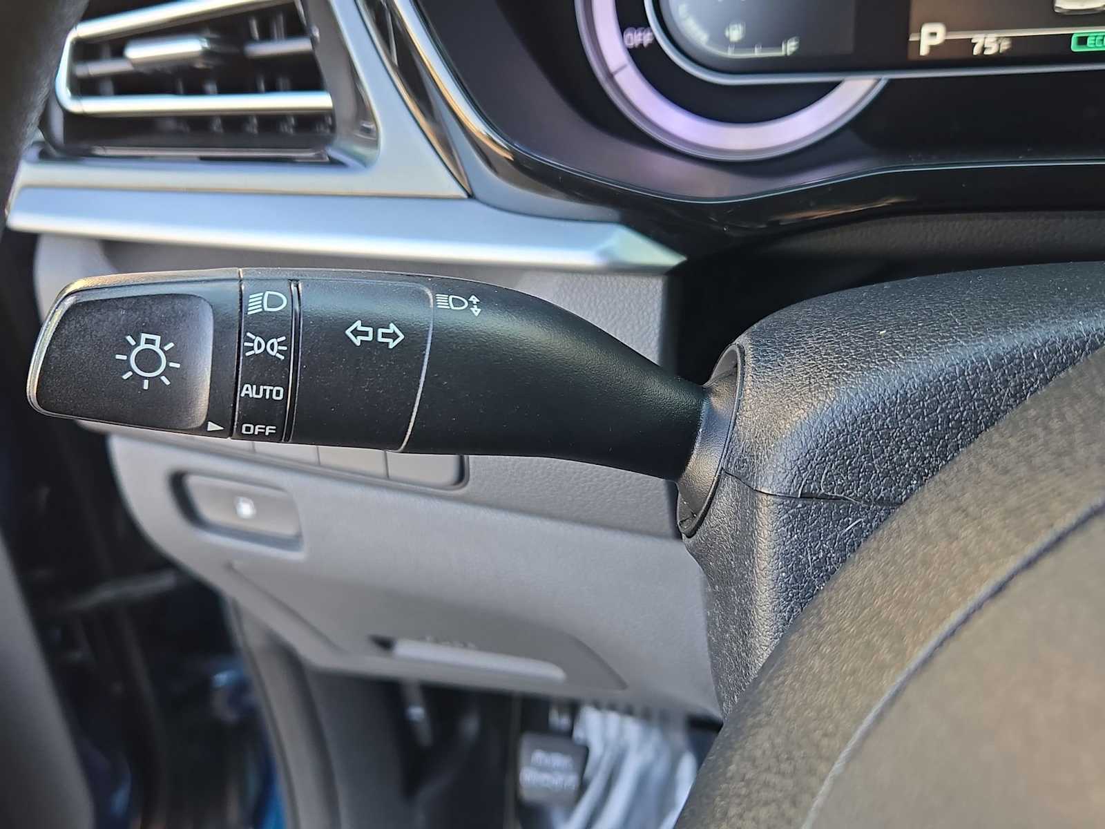 Thumbnail: 2021 Kia Niro - 25