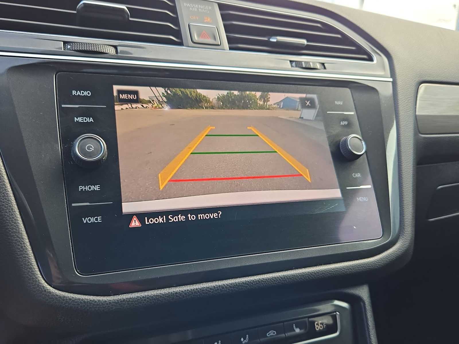 Thumbnail: 2018 Volkswagen Tiguan - 26