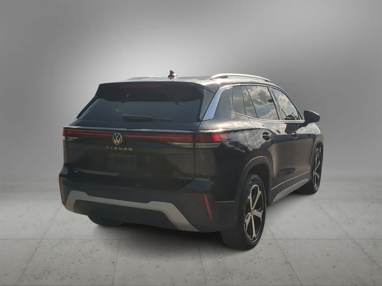 Thumbnail: 2025 Volkswagen Tiguan - 8