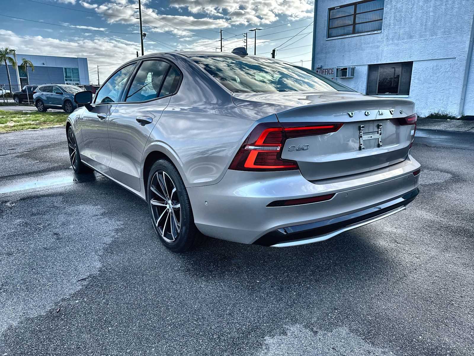 Thumbnail: 2023 Volvo S60 - 4