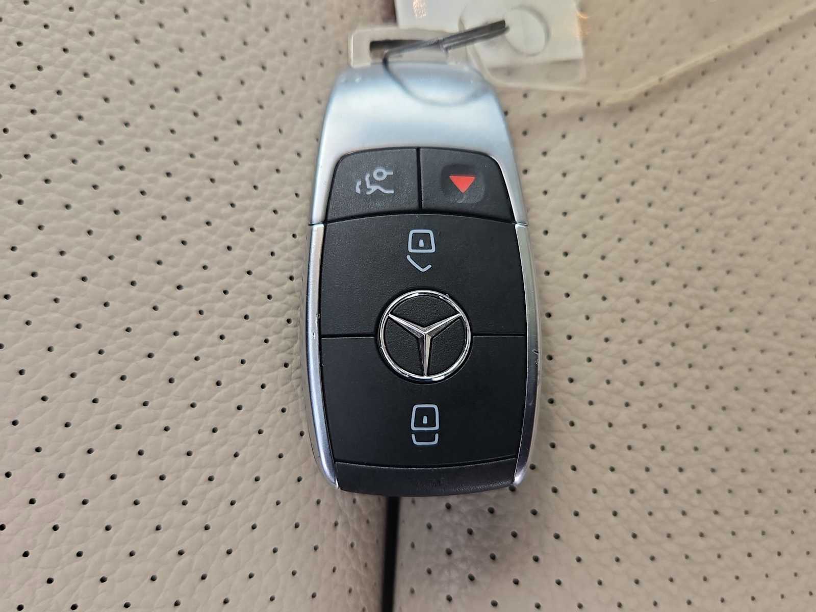 Thumbnail: 2022 Mercedes-Benz GLC - 31