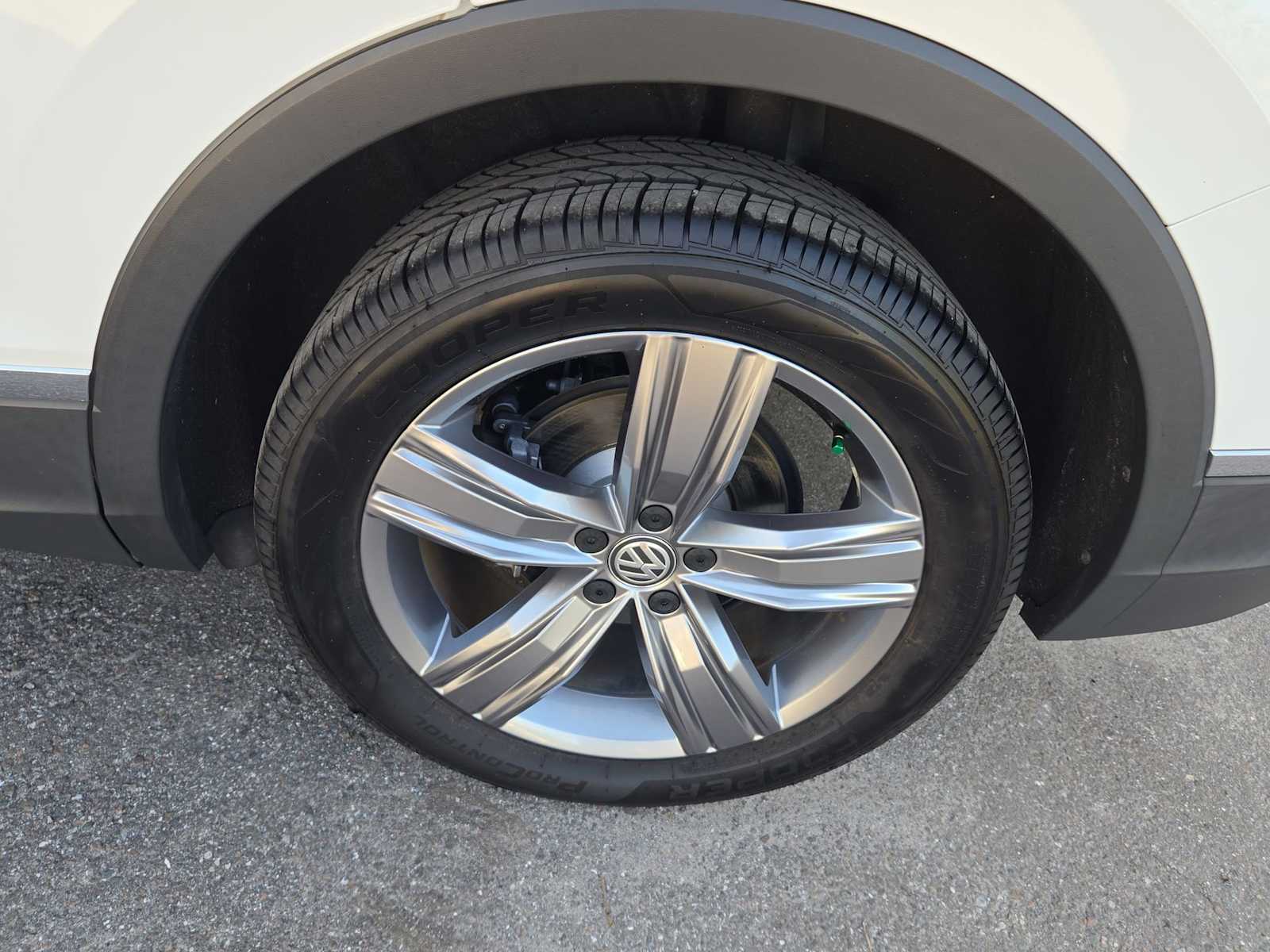 Thumbnail: 2021 Volkswagen Tiguan - 14