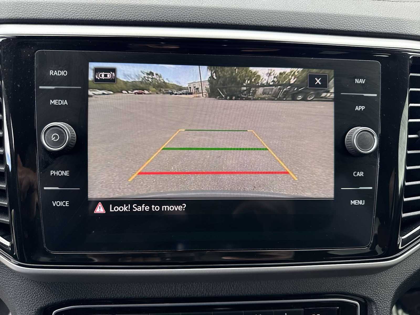 Thumbnail: 2022 Volkswagen Atlas - 28