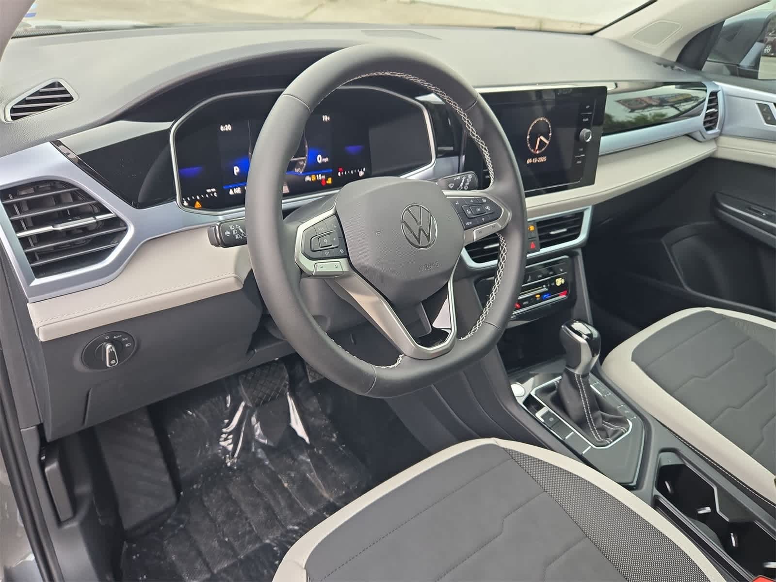 Thumbnail: 2025 Volkswagen Taos - 10