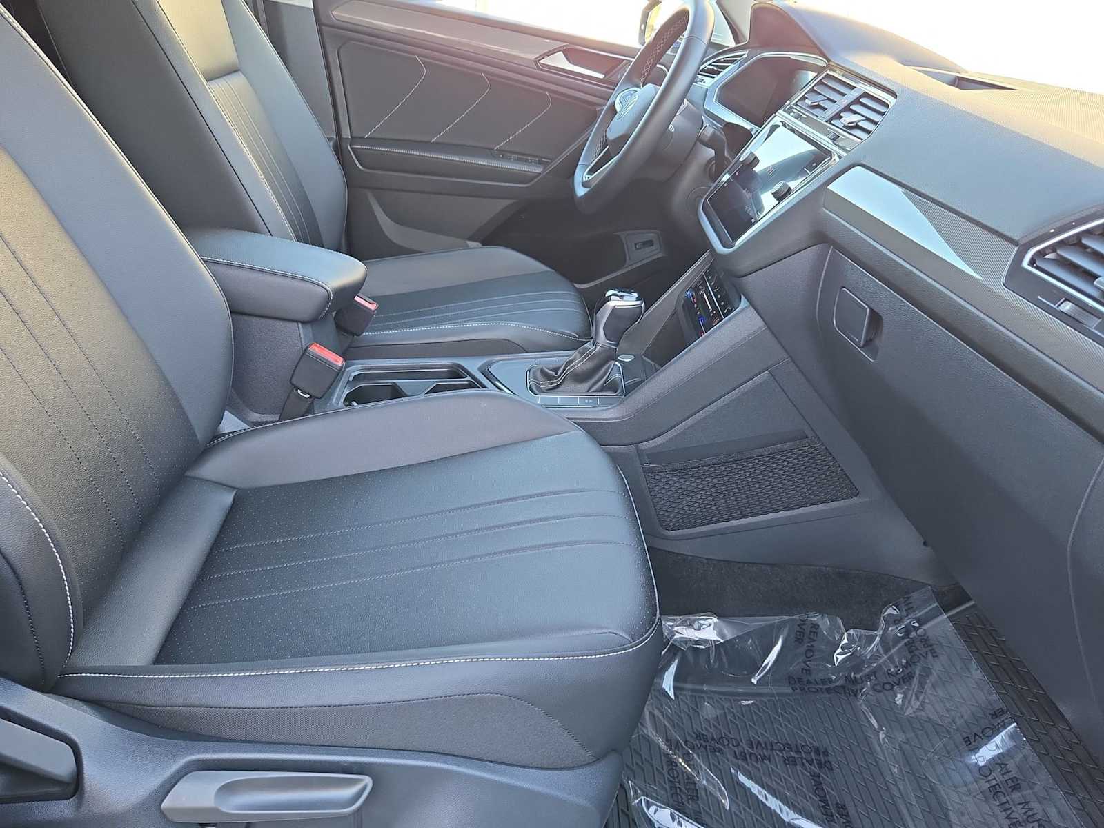 Thumbnail: 2024 Volkswagen Tiguan - 21