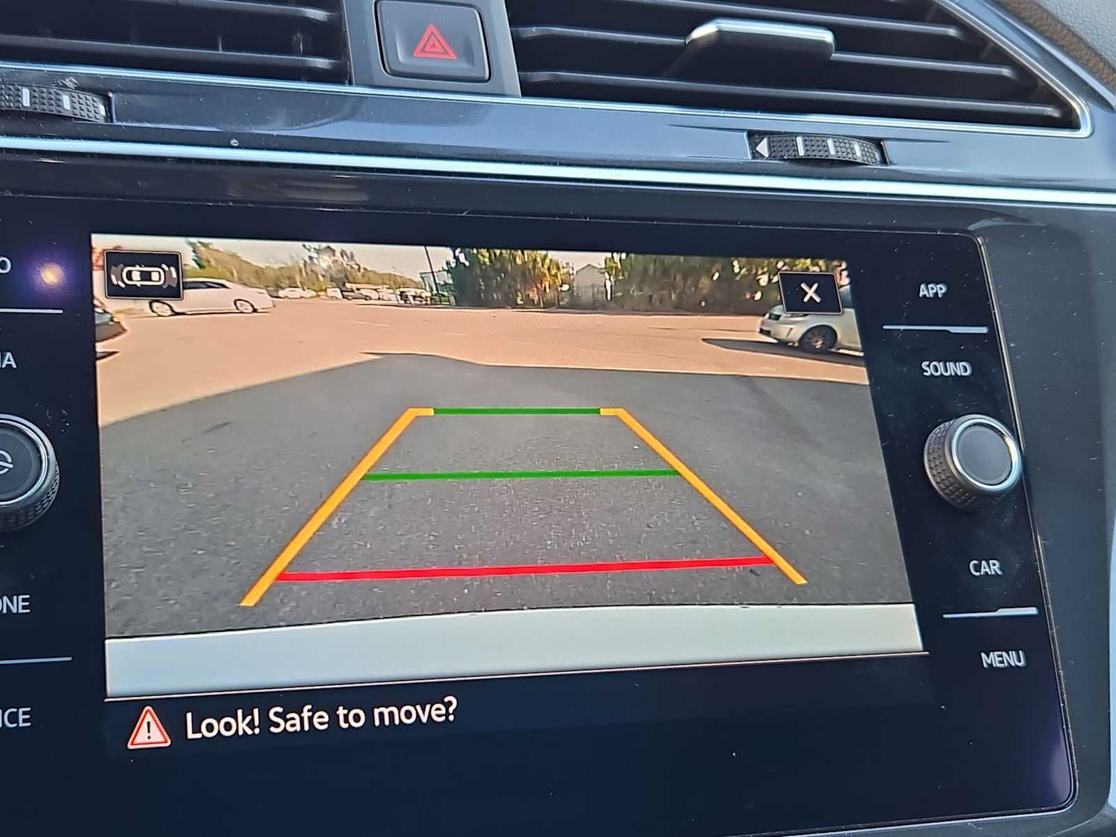 Thumbnail: 2022 Volkswagen Tiguan - 24