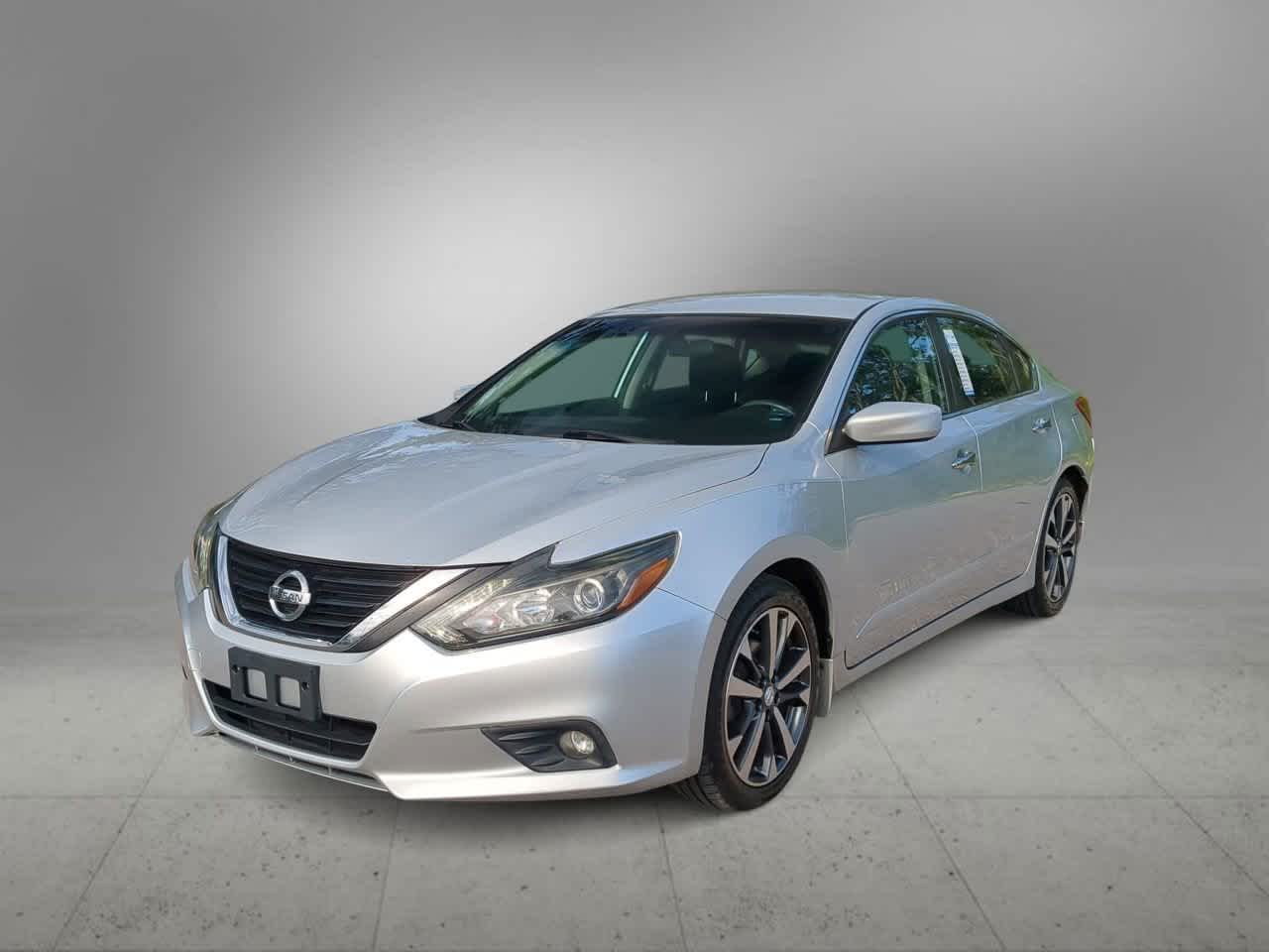 Thumbnail: 2017 Nissan Altima - 4