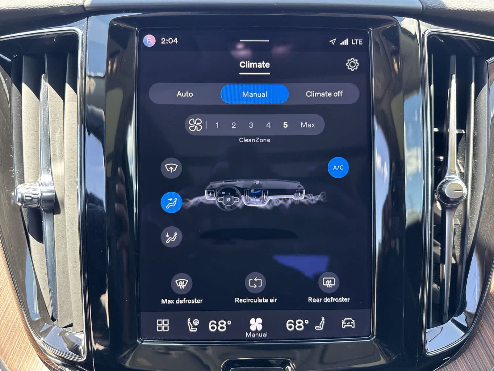 Thumbnail: 2022 Volvo XC60 - 34