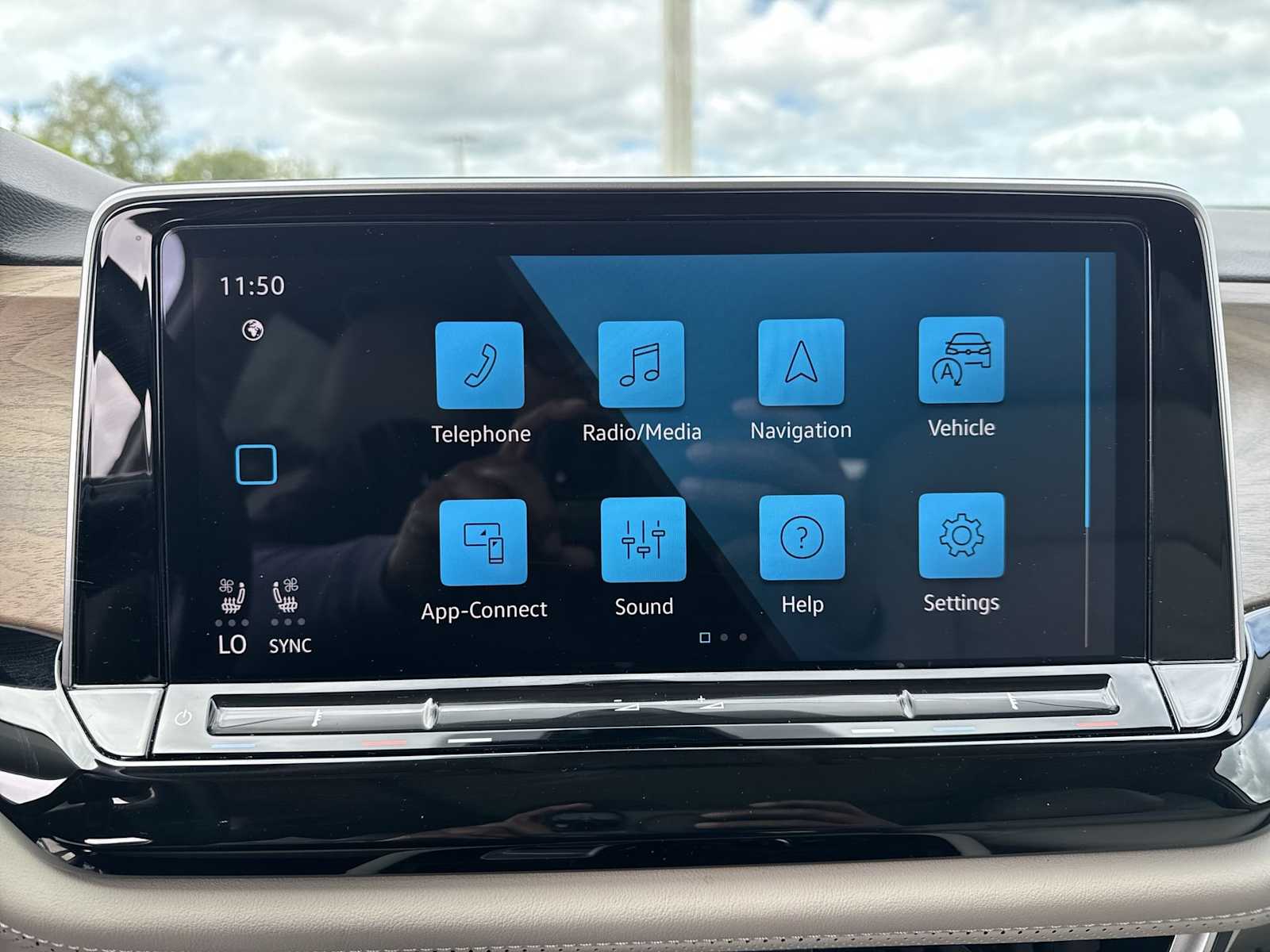 Thumbnail: 2025 Volkswagen Atlas - 26