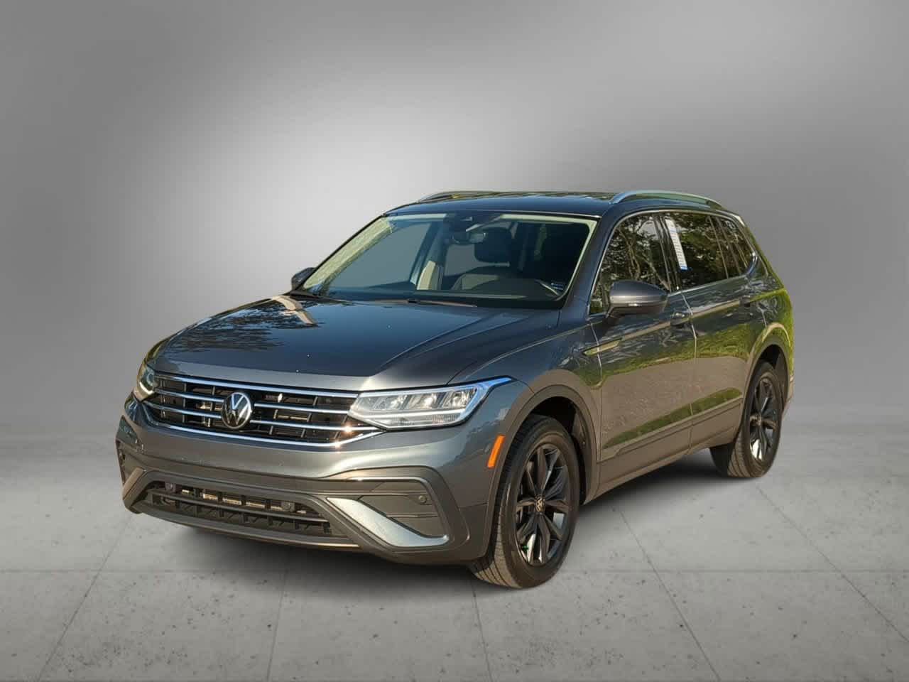 Thumbnail: 2023 Volkswagen Tiguan - 4