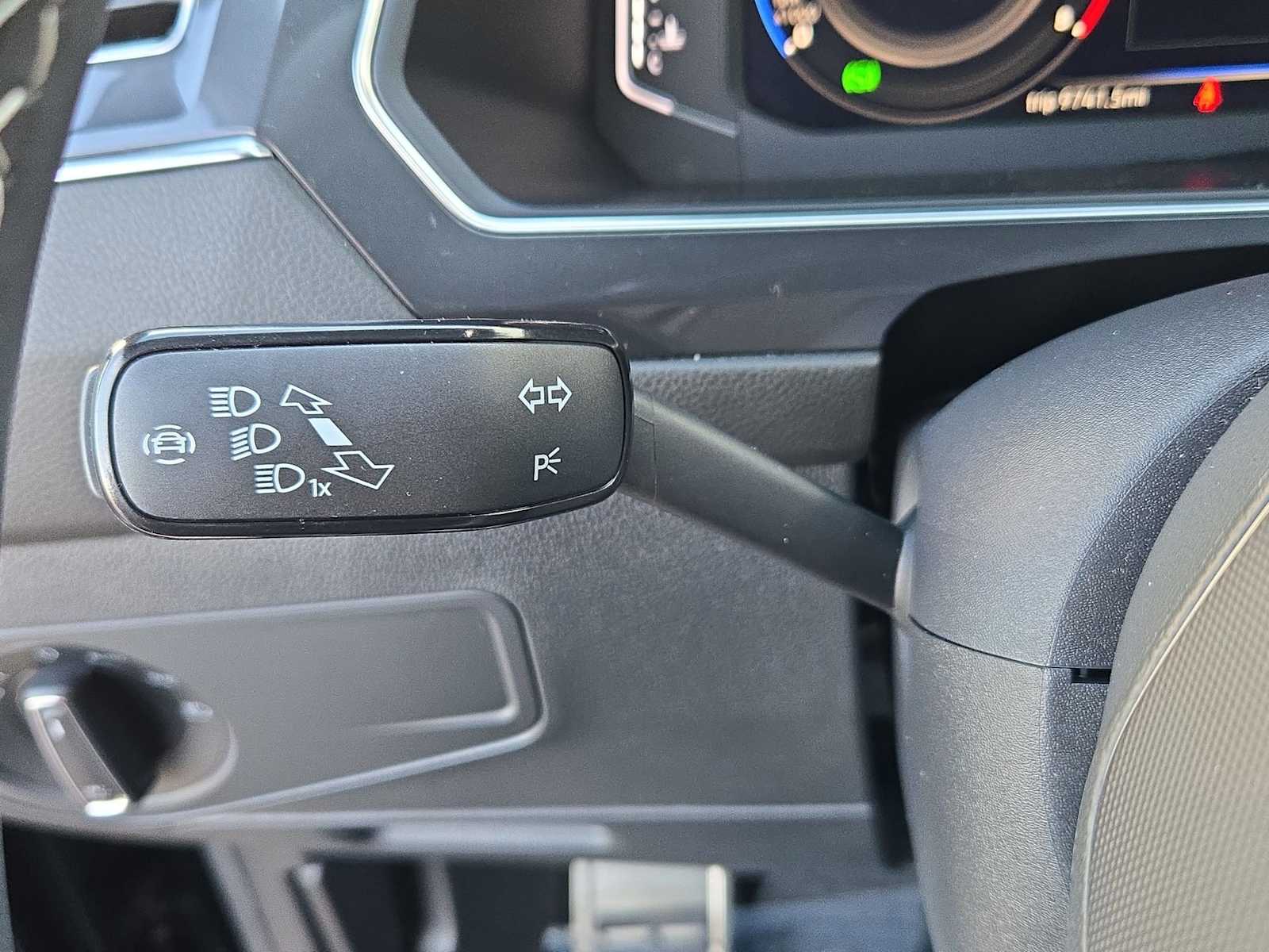 Thumbnail: 2023 Volkswagen Tiguan - 25