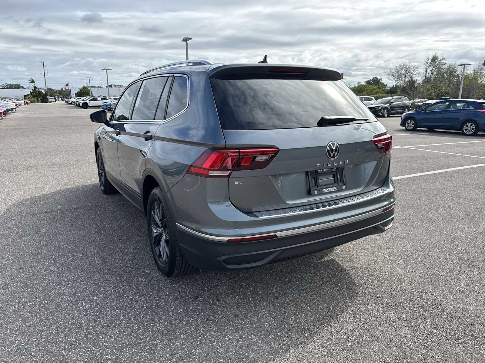 Thumbnail: 2022 Volkswagen Tiguan - 4