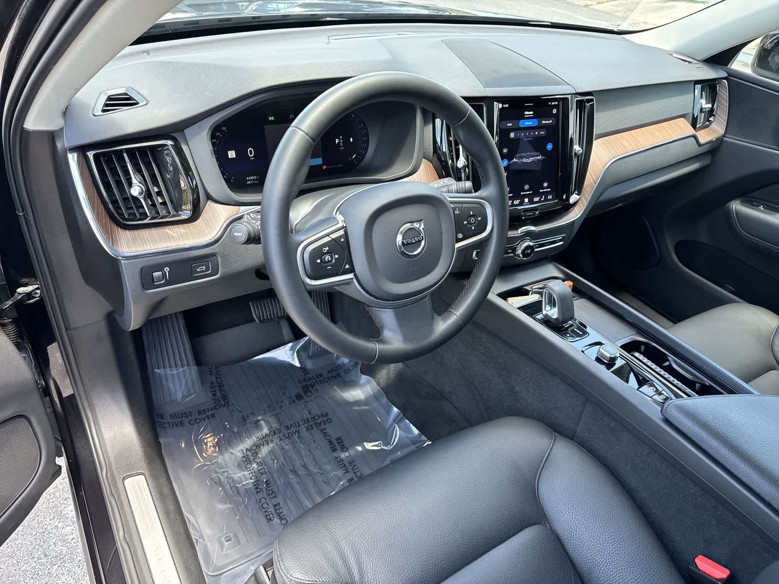Thumbnail: 2022 Volvo XC60 - 3