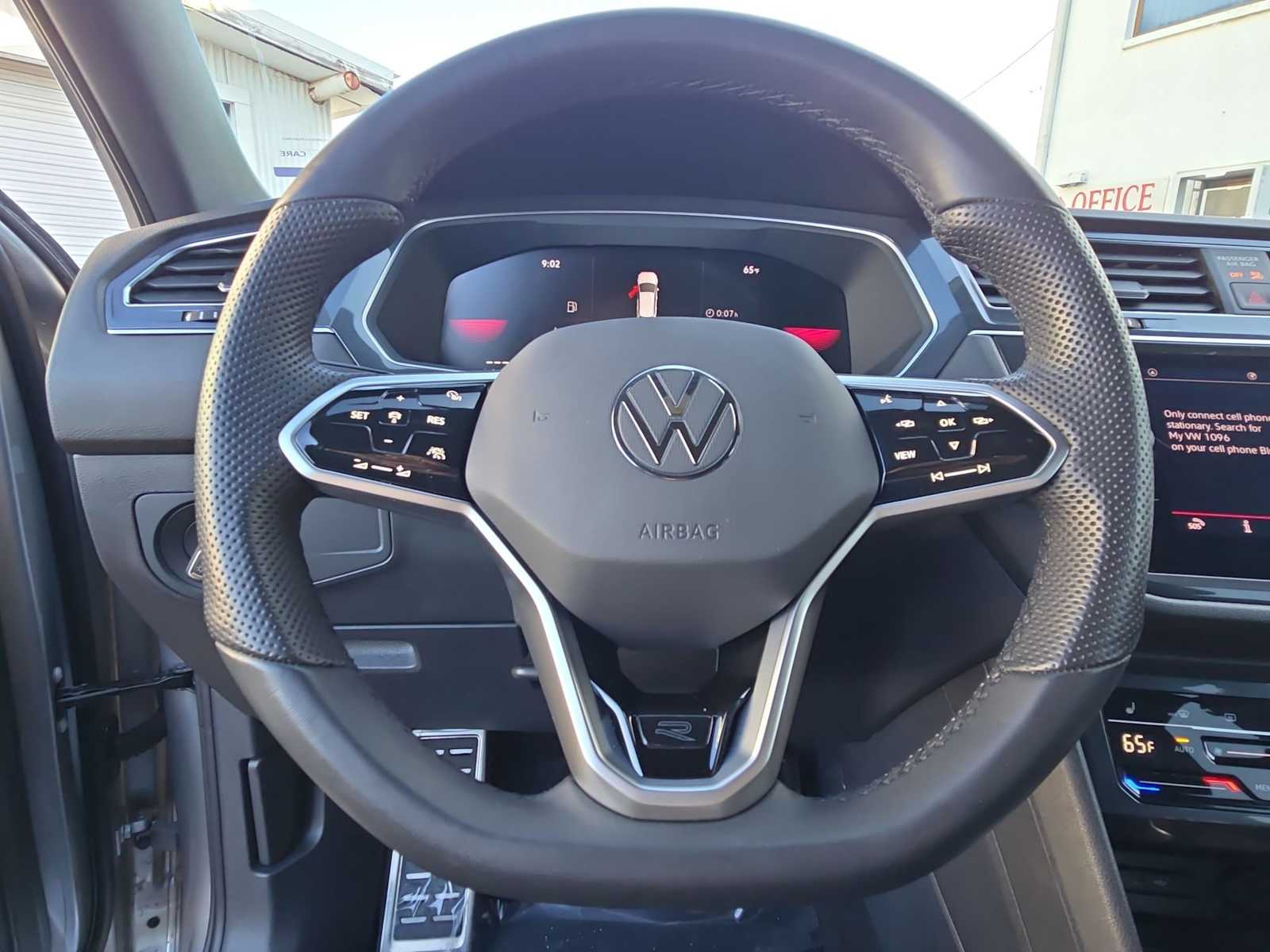 Thumbnail: 2023 Volkswagen Tiguan - 28