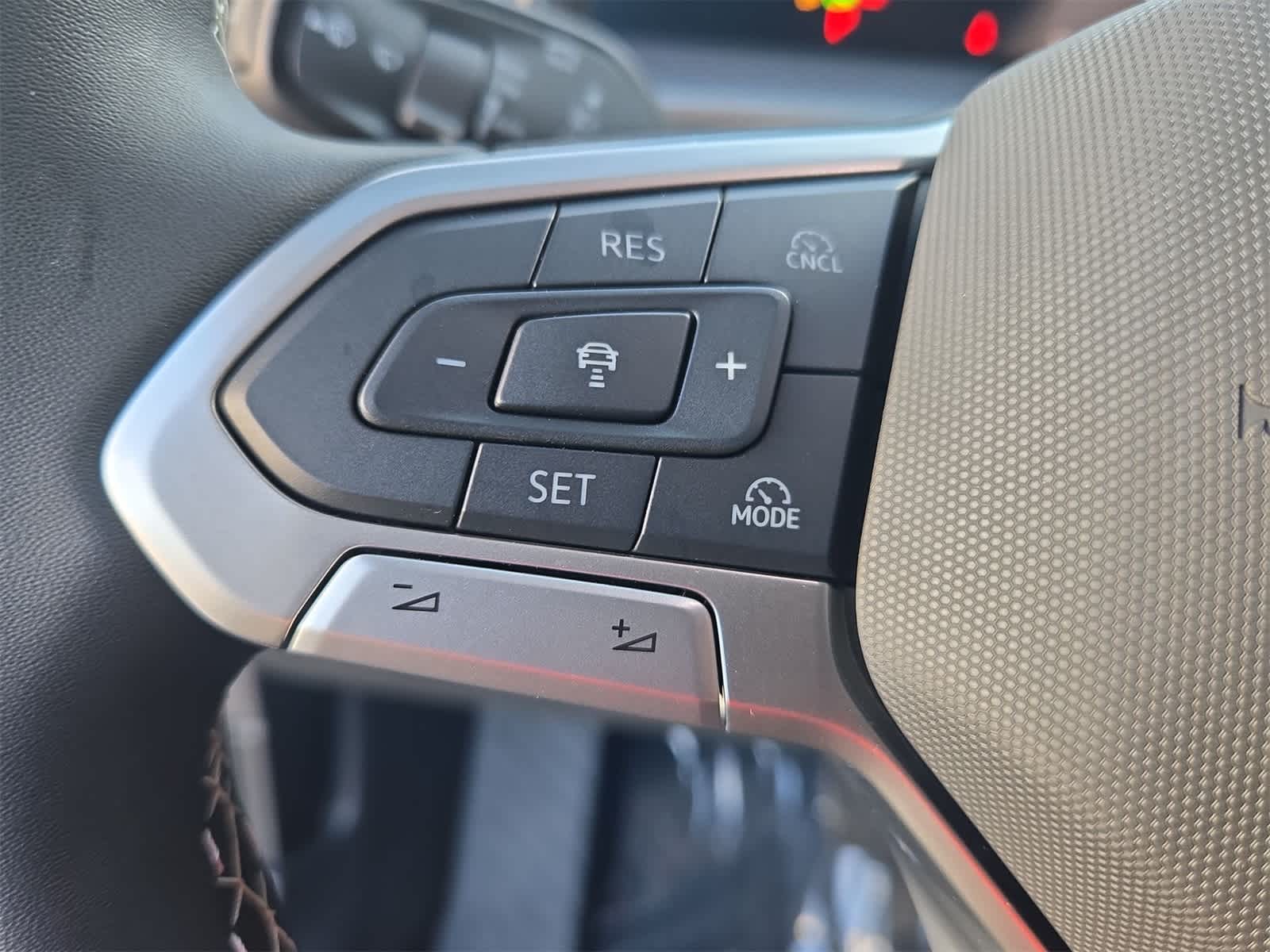 Thumbnail: 2025 Volkswagen Tiguan - 22