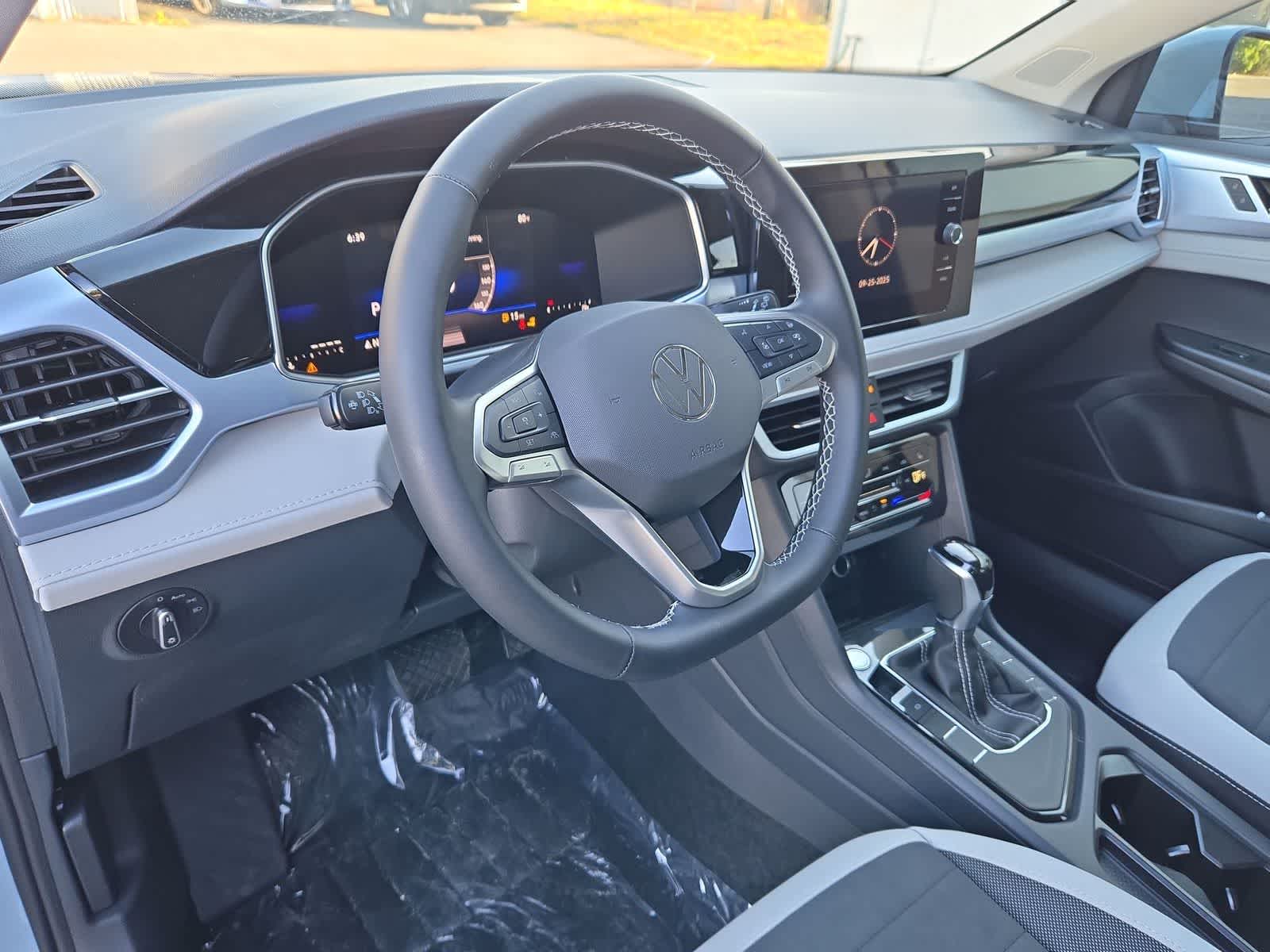 Thumbnail: 2025 Volkswagen Taos - 10