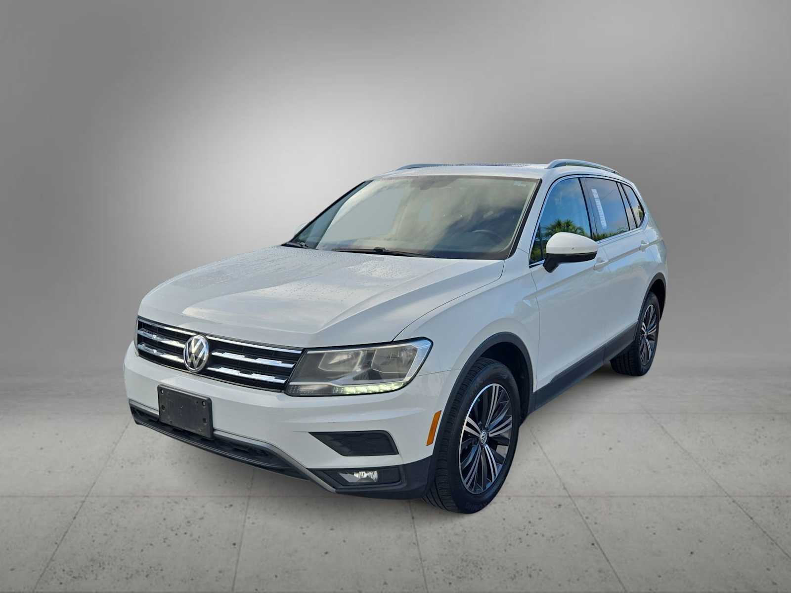 Thumbnail: 2018 Volkswagen Tiguan - 4