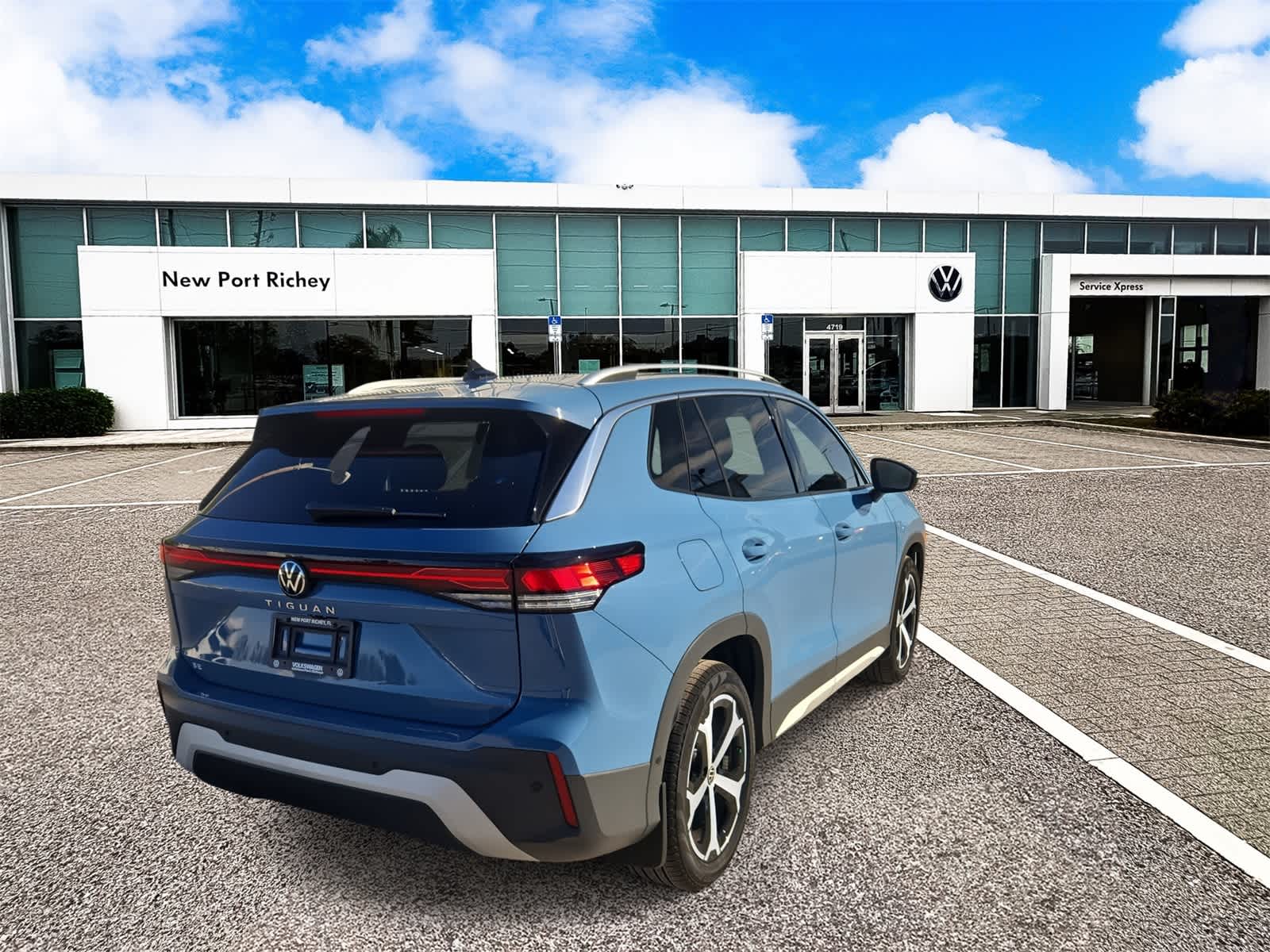 Thumbnail: 2025 Volkswagen Tiguan - 8