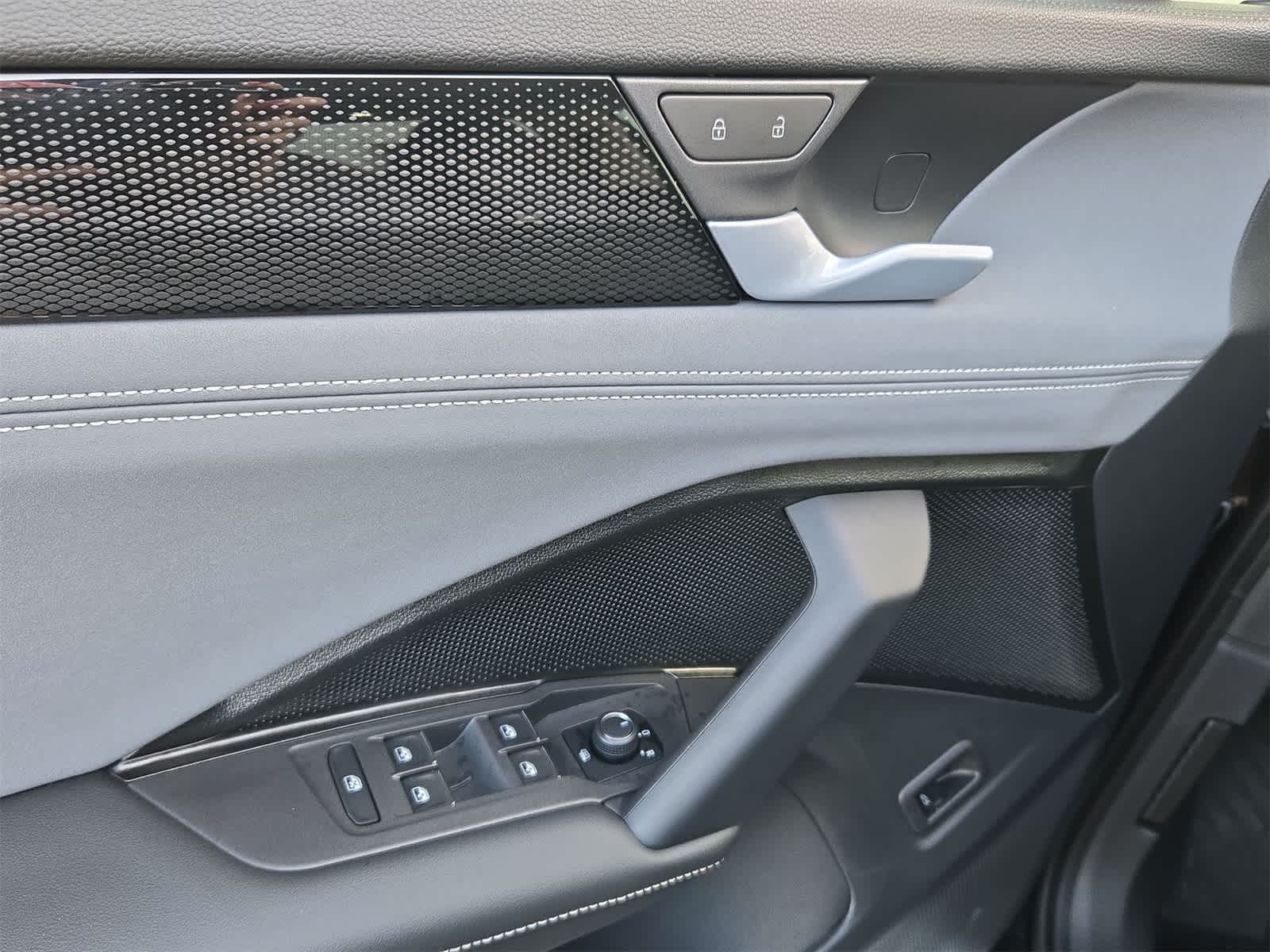 Thumbnail: 2025 Volkswagen Tiguan - 35