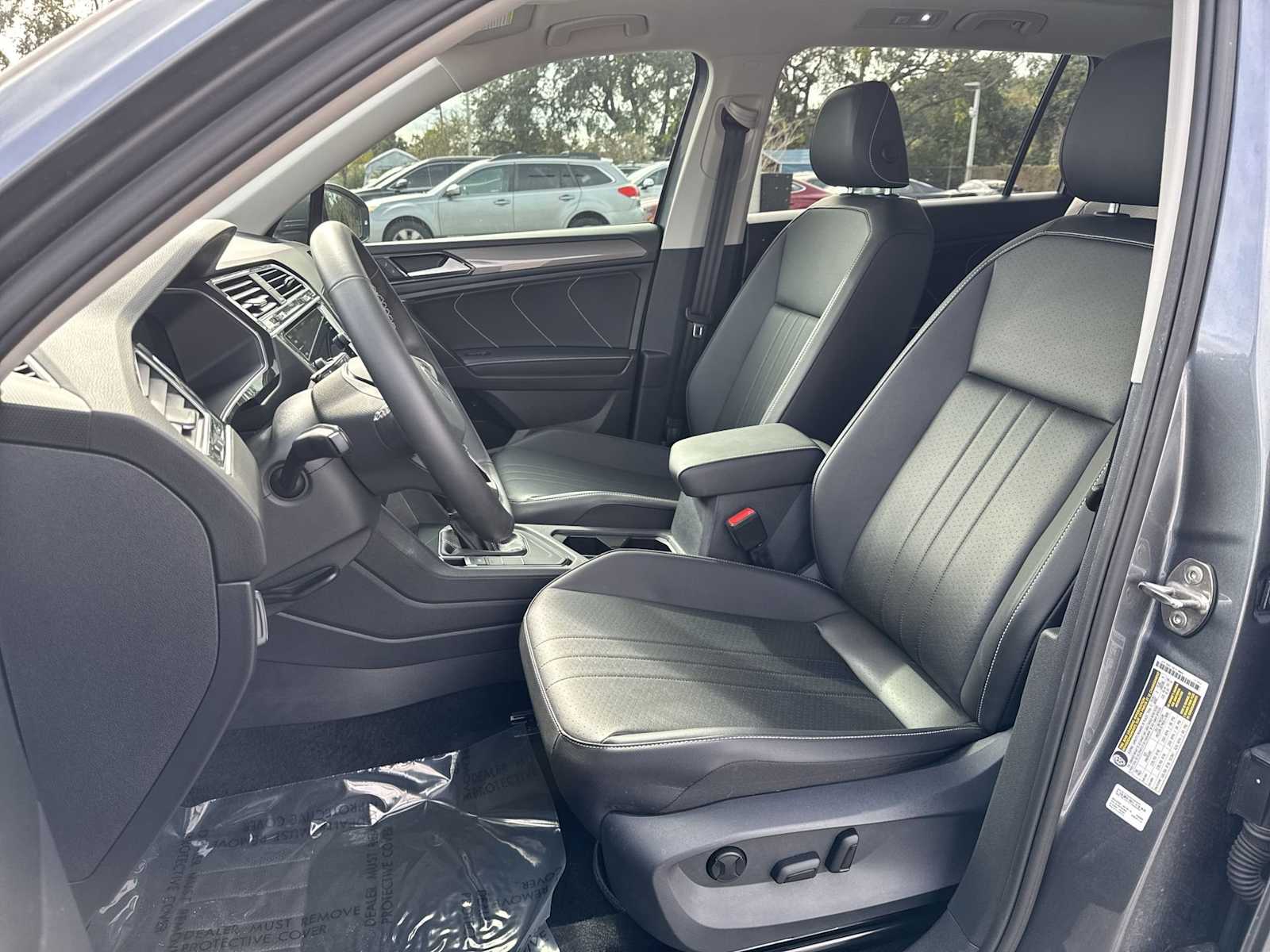 Thumbnail: 2022 Volkswagen Tiguan - 15