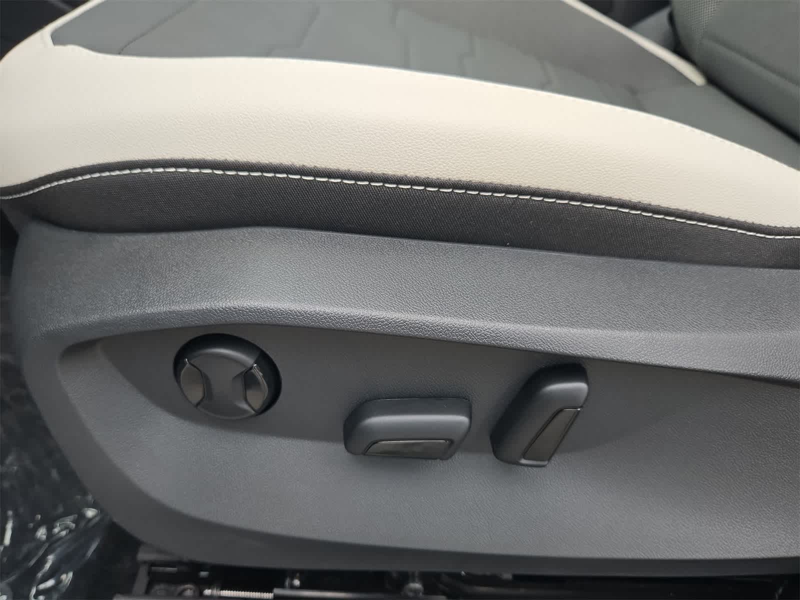 Thumbnail: 2025 Volkswagen Taos - 18