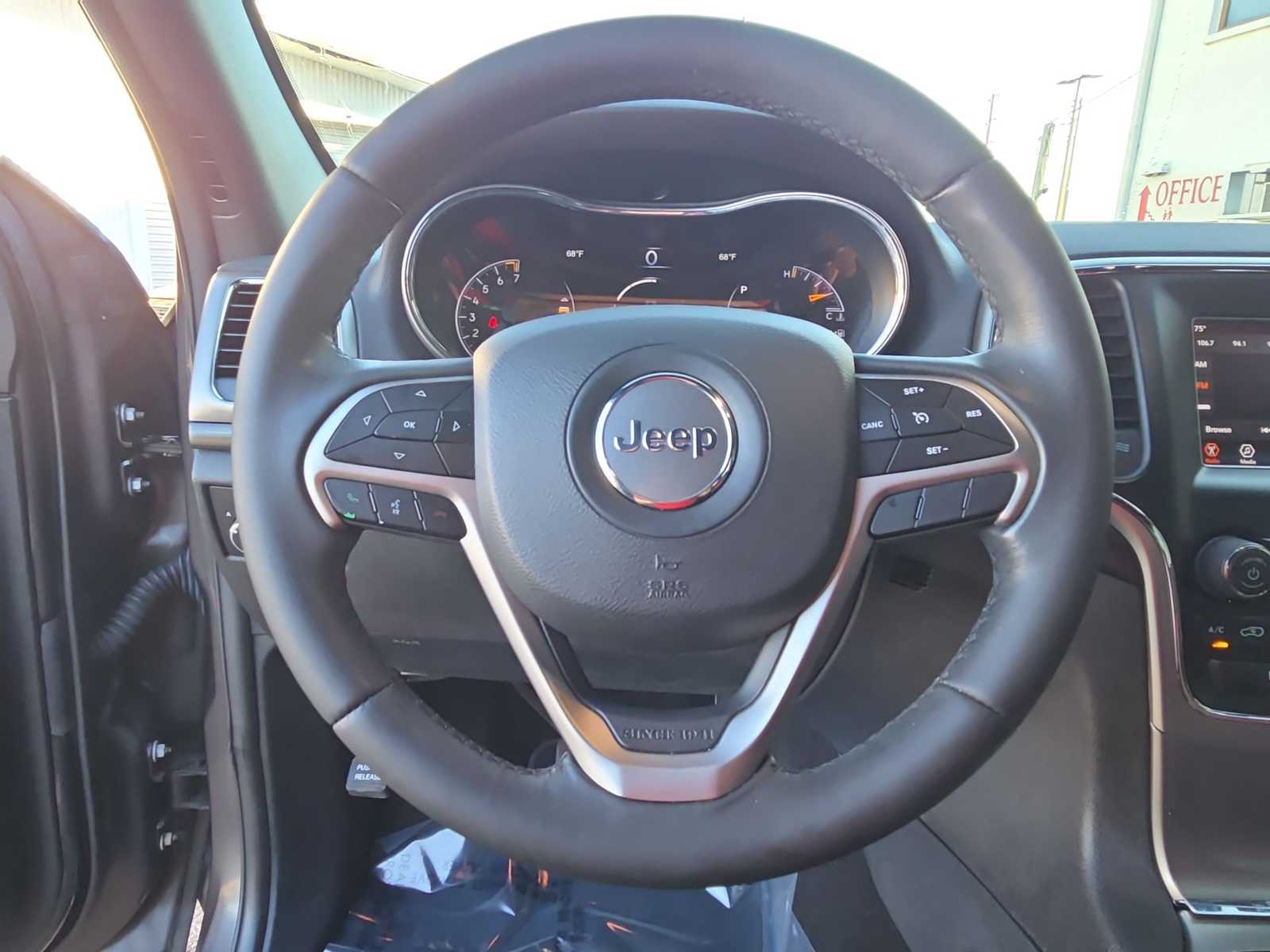 Thumbnail: 2019 Jeep Grand Cherokee - 21