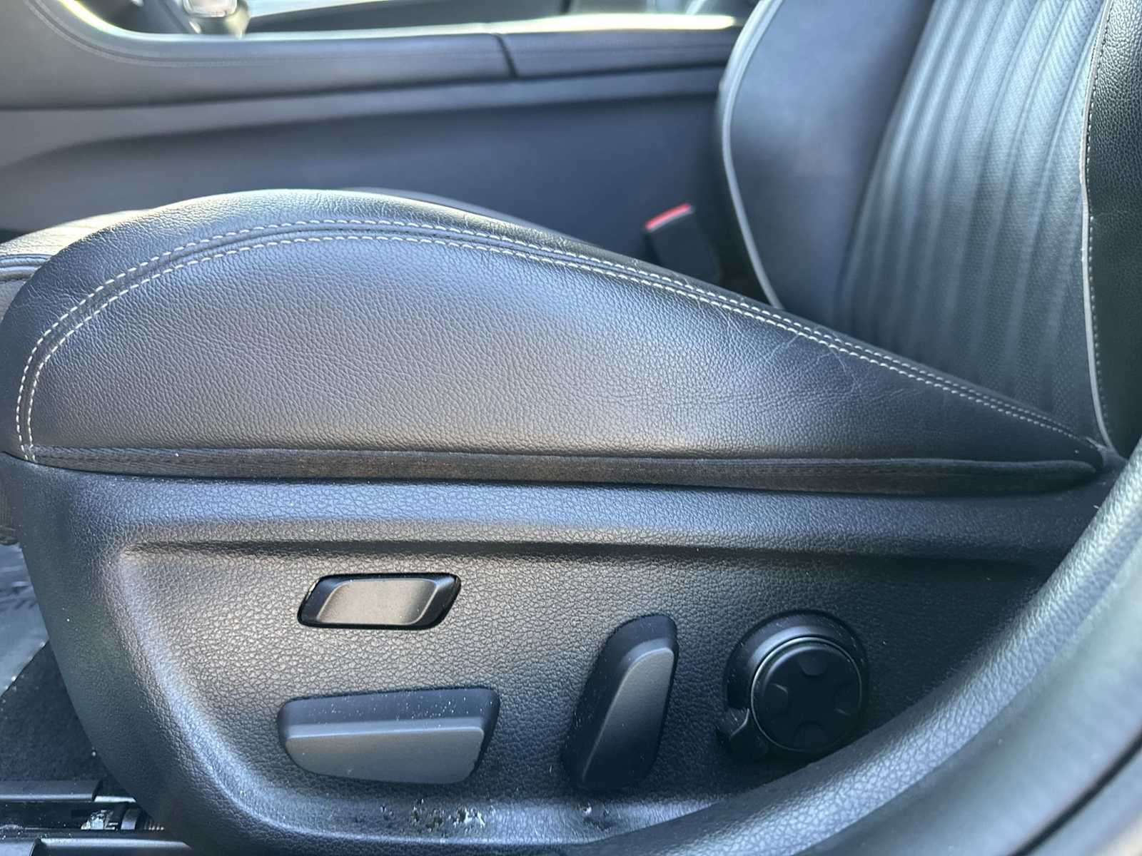 Thumbnail: 2021 Genesis G70 - 17