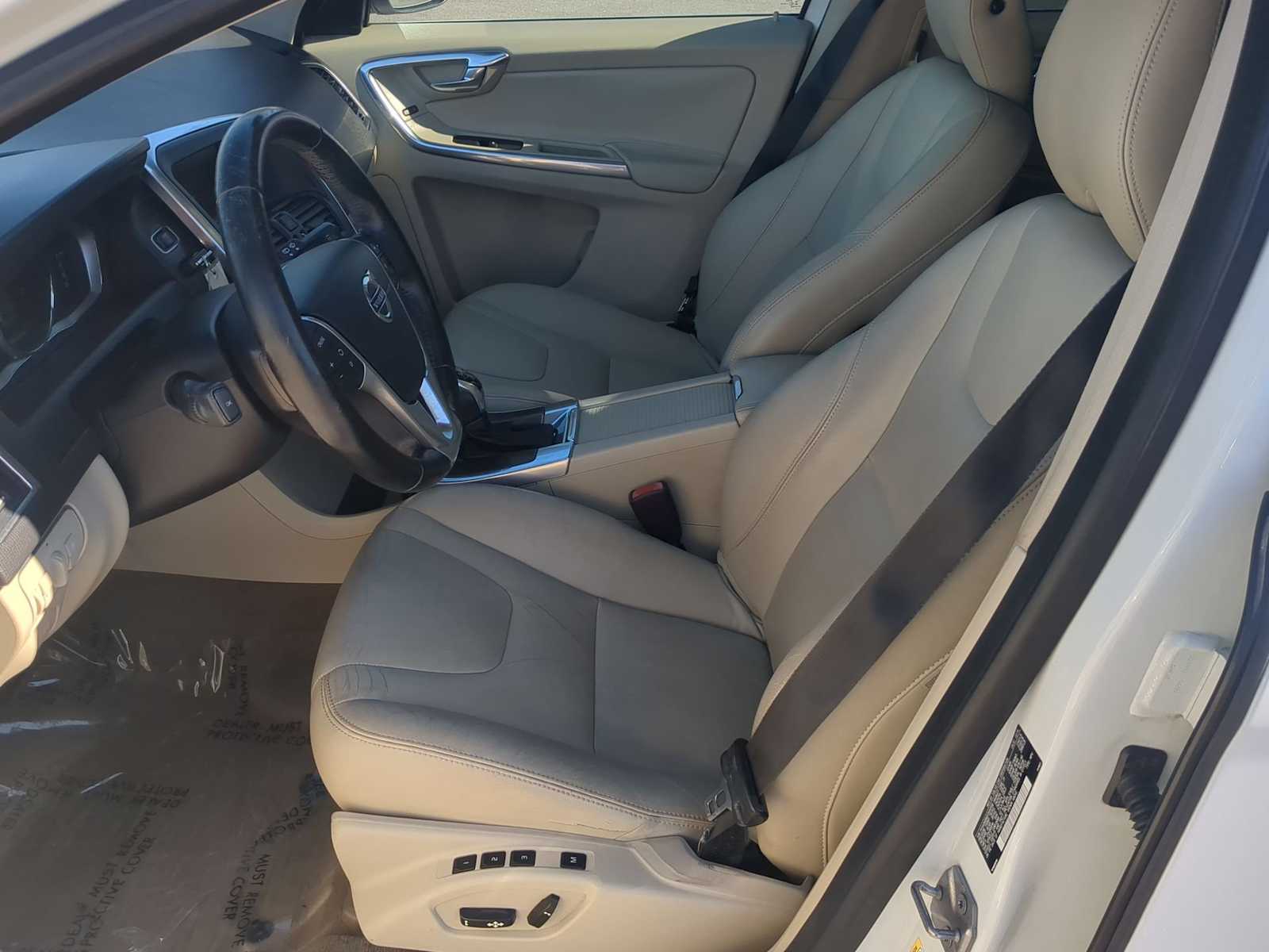 Thumbnail: 2015 Volvo XC60 - 16