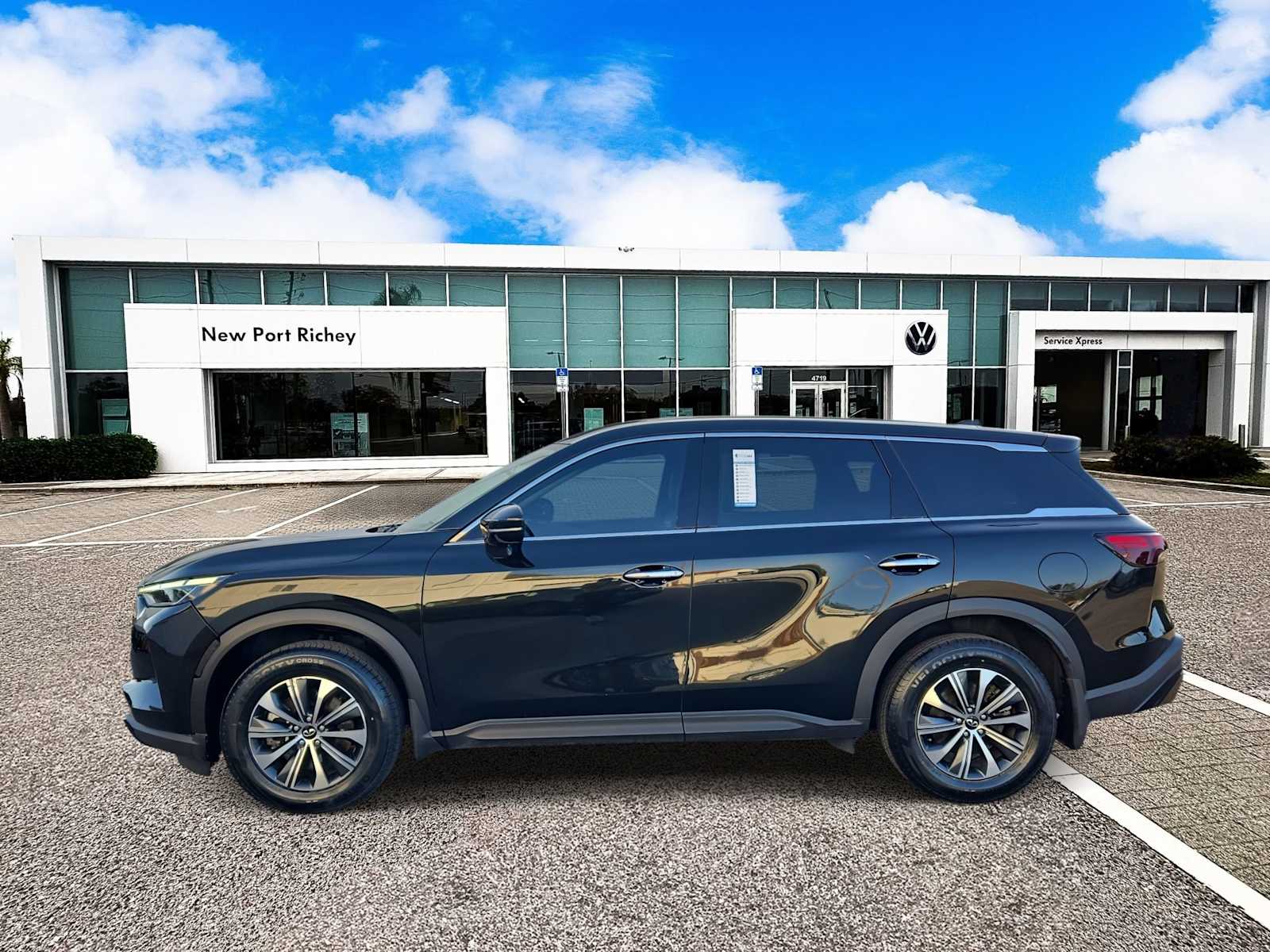 Thumbnail: 2024 INFINITI QX60 - 5