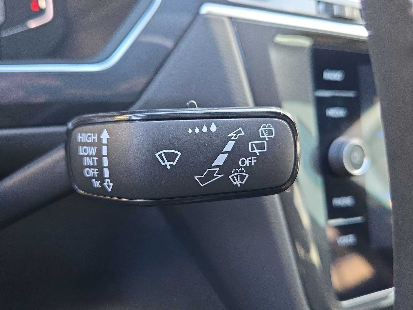 Thumbnail: 2023 Volkswagen Tiguan - 24