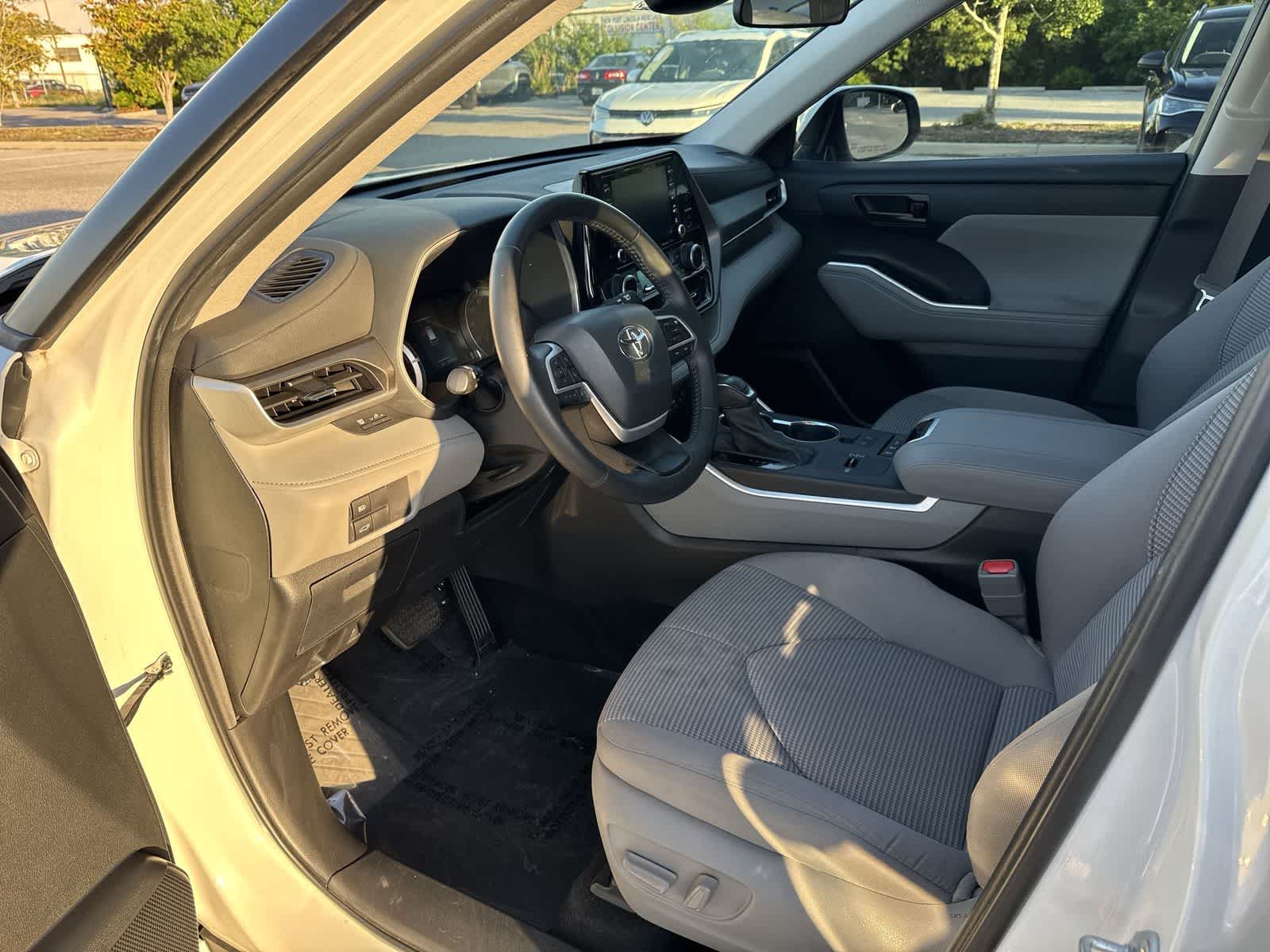 Thumbnail: 2022 Toyota Highlander - 9