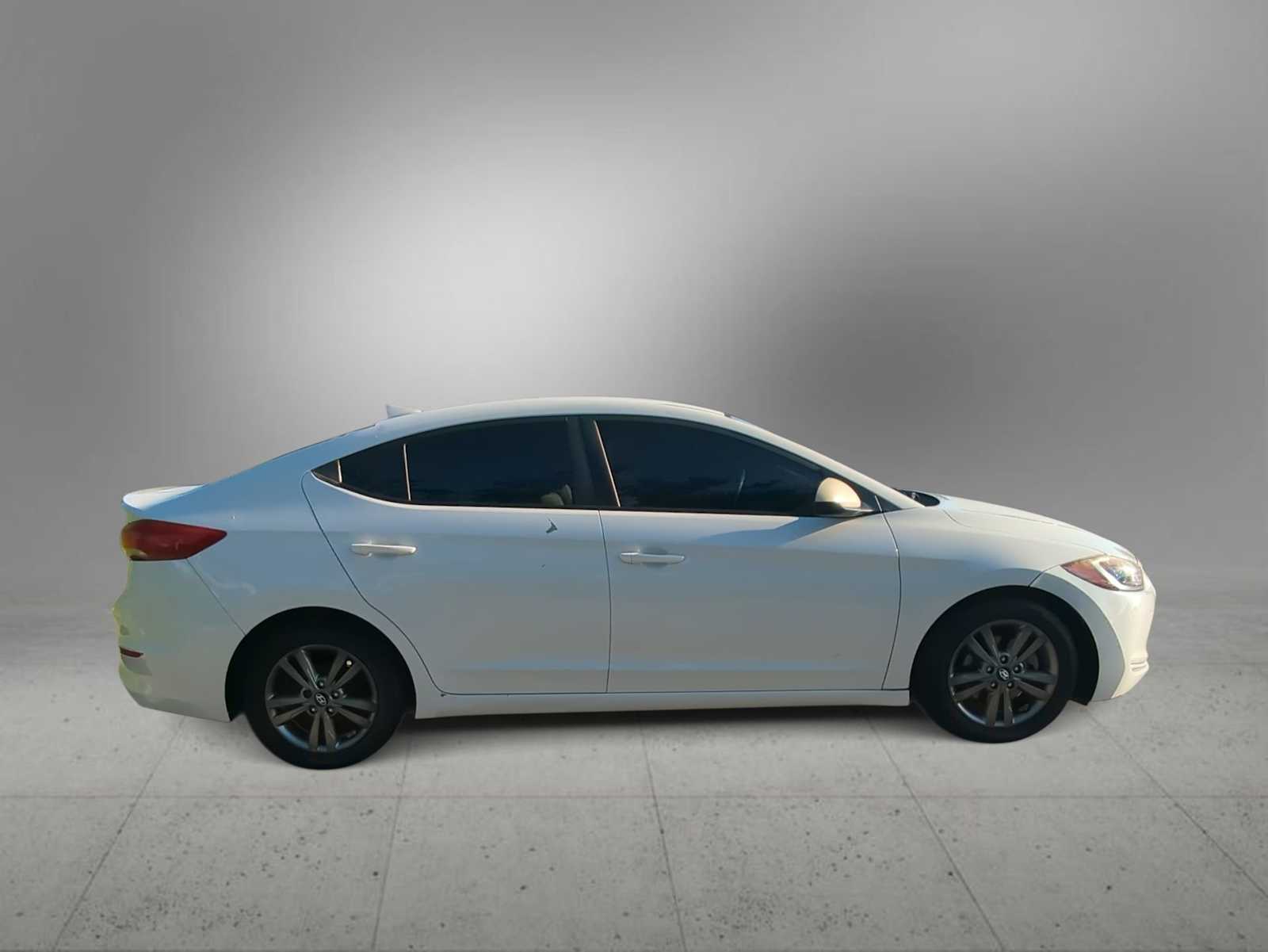 Thumbnail: 2017 Hyundai Elantra - 9