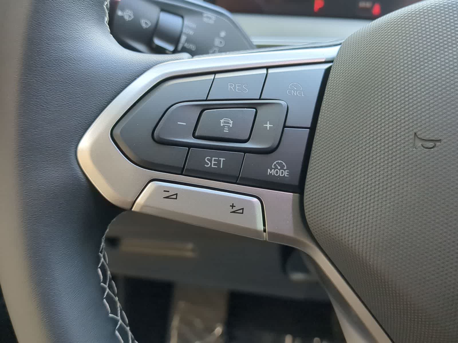 Thumbnail: 2025 Volkswagen Tiguan - 24