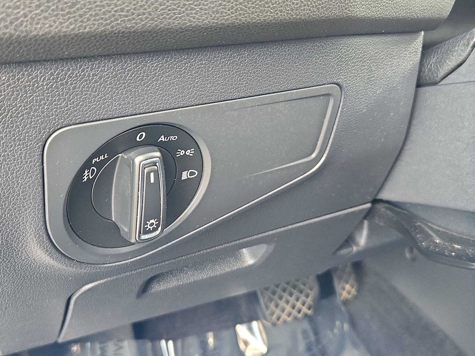 Thumbnail: 2018 Volkswagen Tiguan - 35