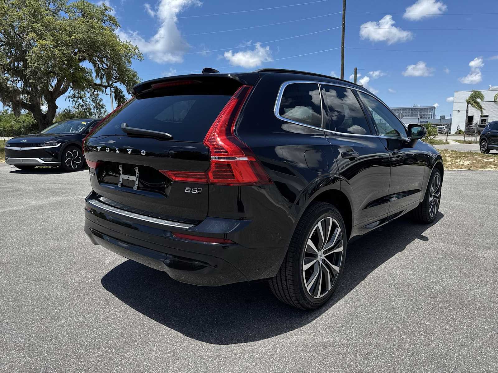 Thumbnail: 2022 Volvo XC60 - 7
