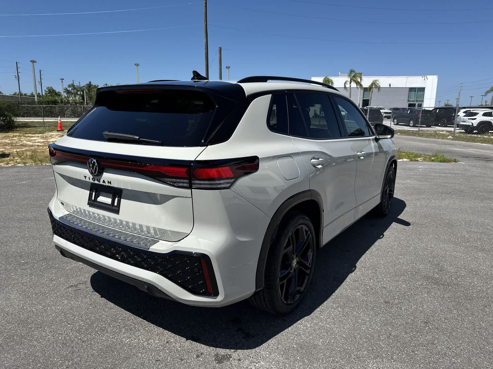 Thumbnail: 2026 Volkswagen Tiguan - 6