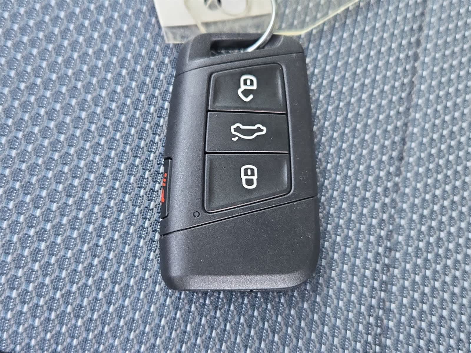 Thumbnail: 2025 Volkswagen Taos - 32