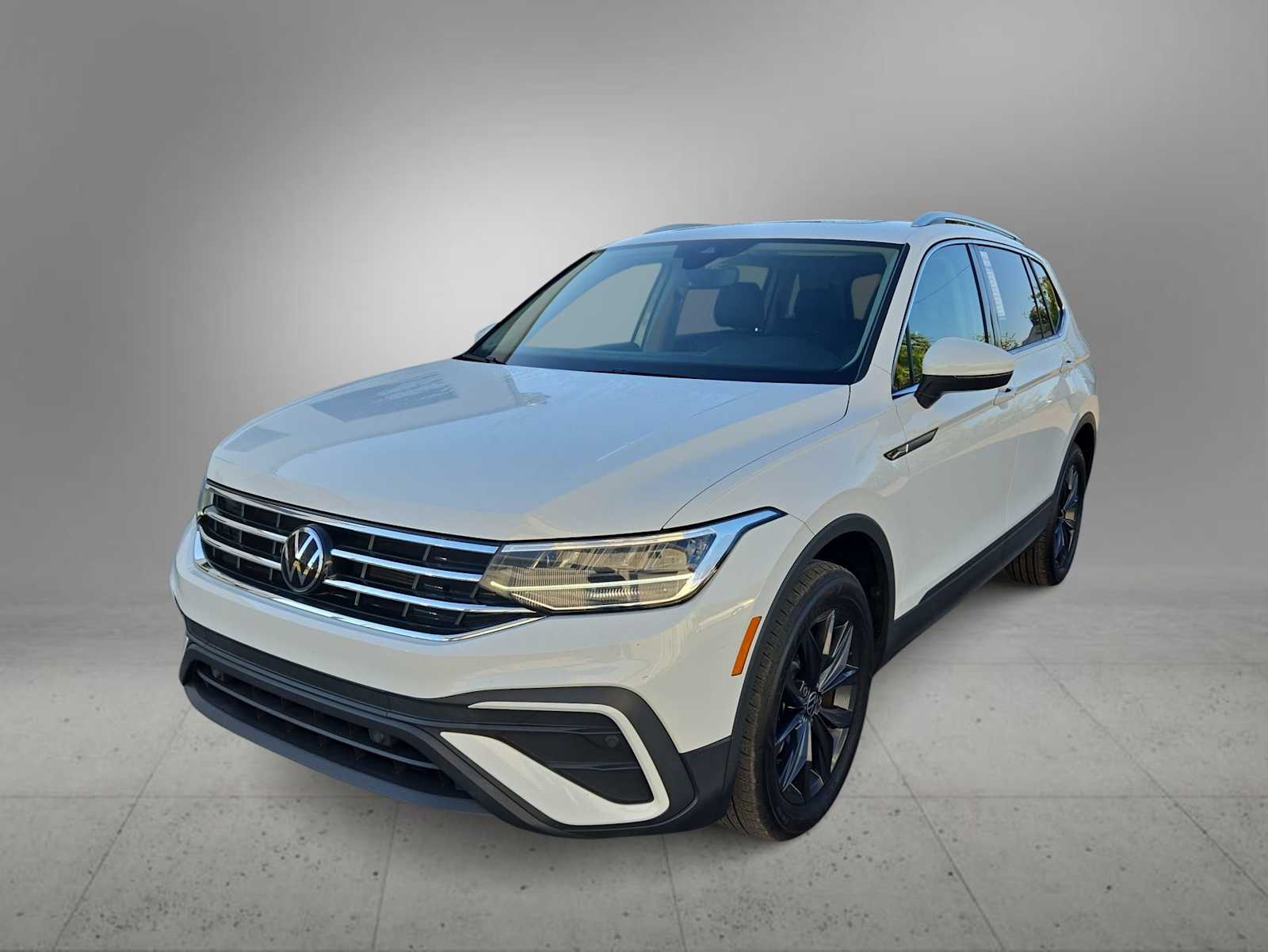 Thumbnail: 2024 Volkswagen Tiguan - 4