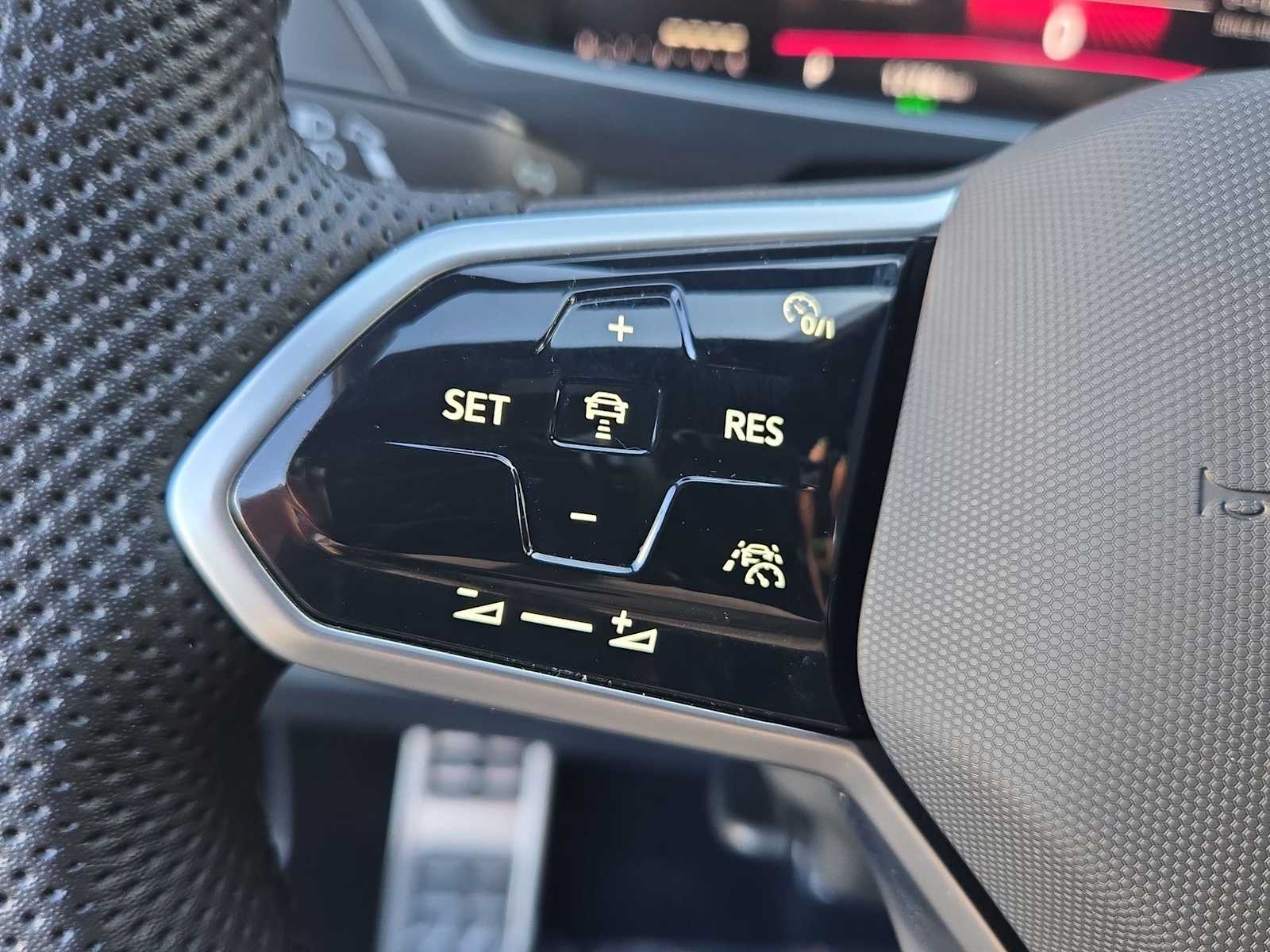 Thumbnail: 2023 Volkswagen Tiguan - 29