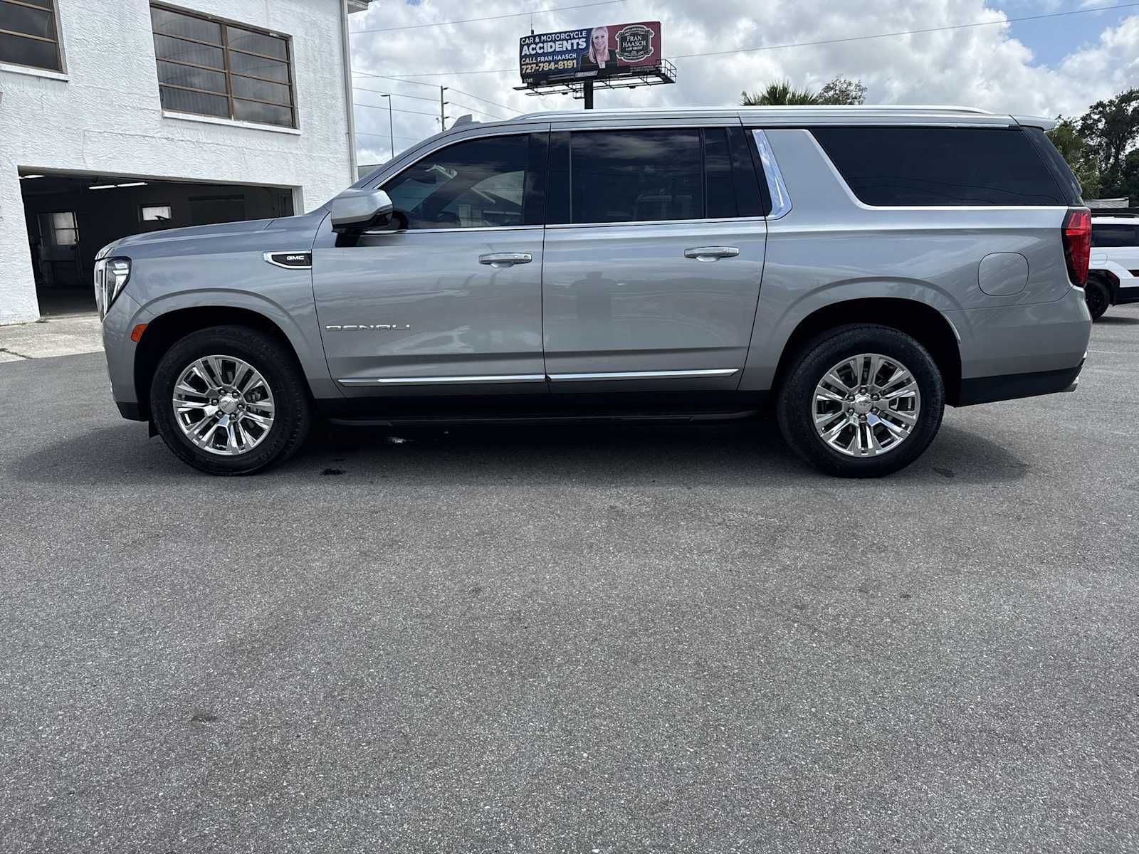Thumbnail: 2024 GMC Yukon XL - 3