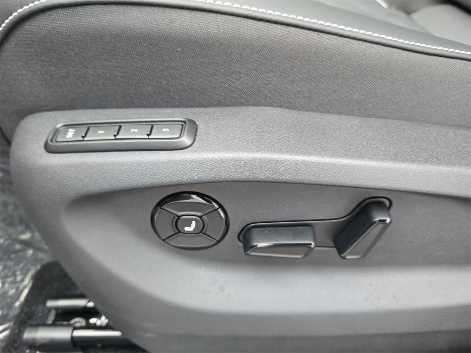 Thumbnail: 2025 Volkswagen Tiguan - 18