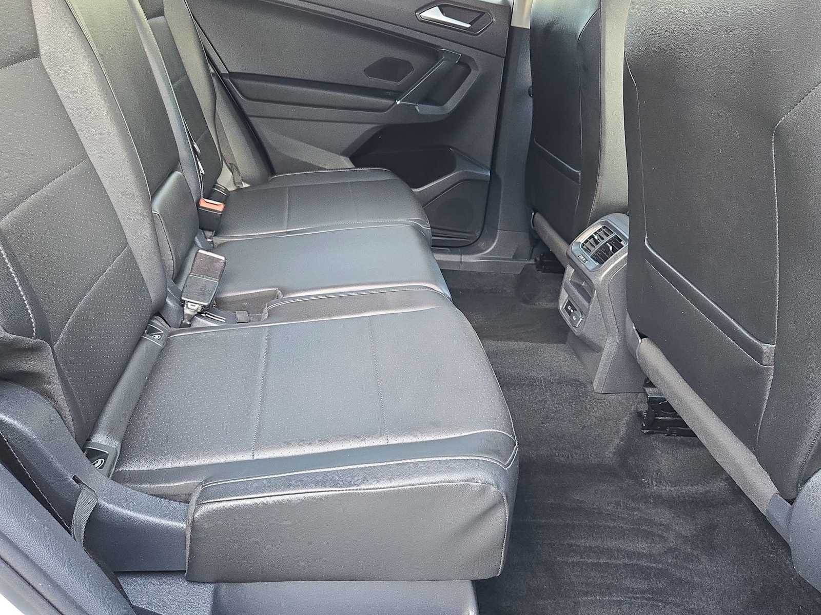 Thumbnail: 2018 Volkswagen Tiguan - 19