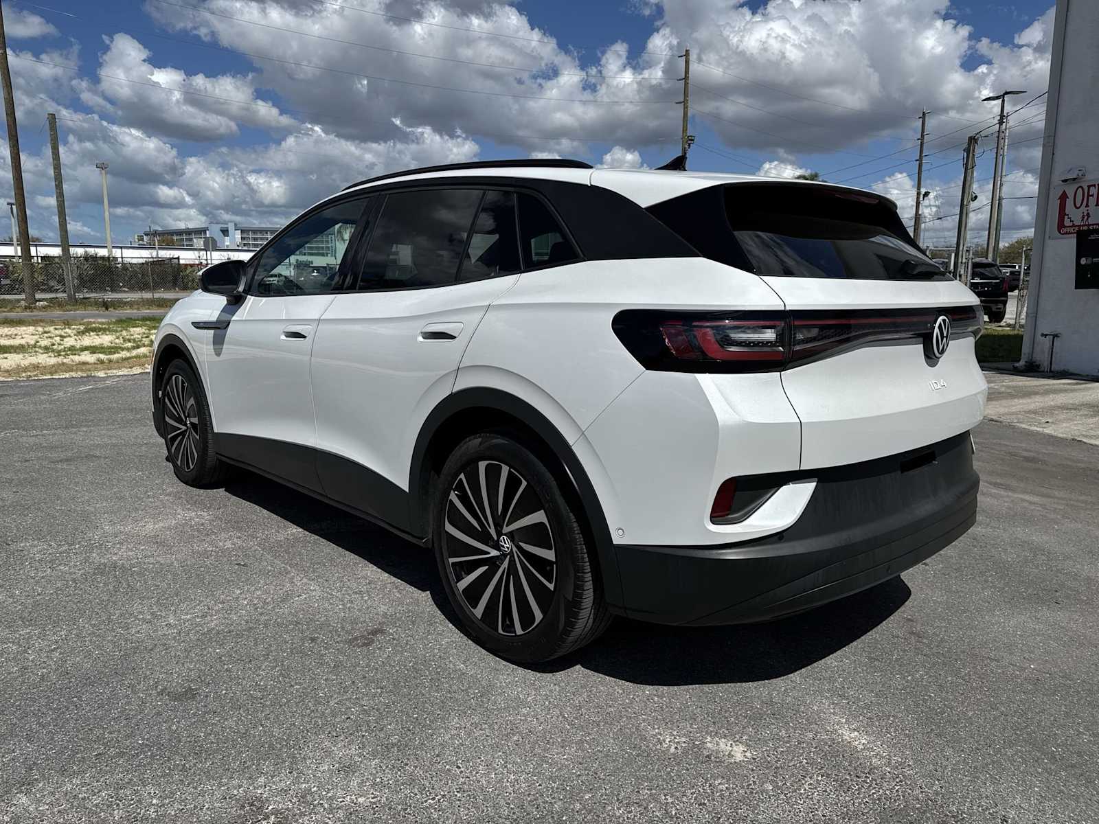 Thumbnail: 2024 Volkswagen ID.4 - 4