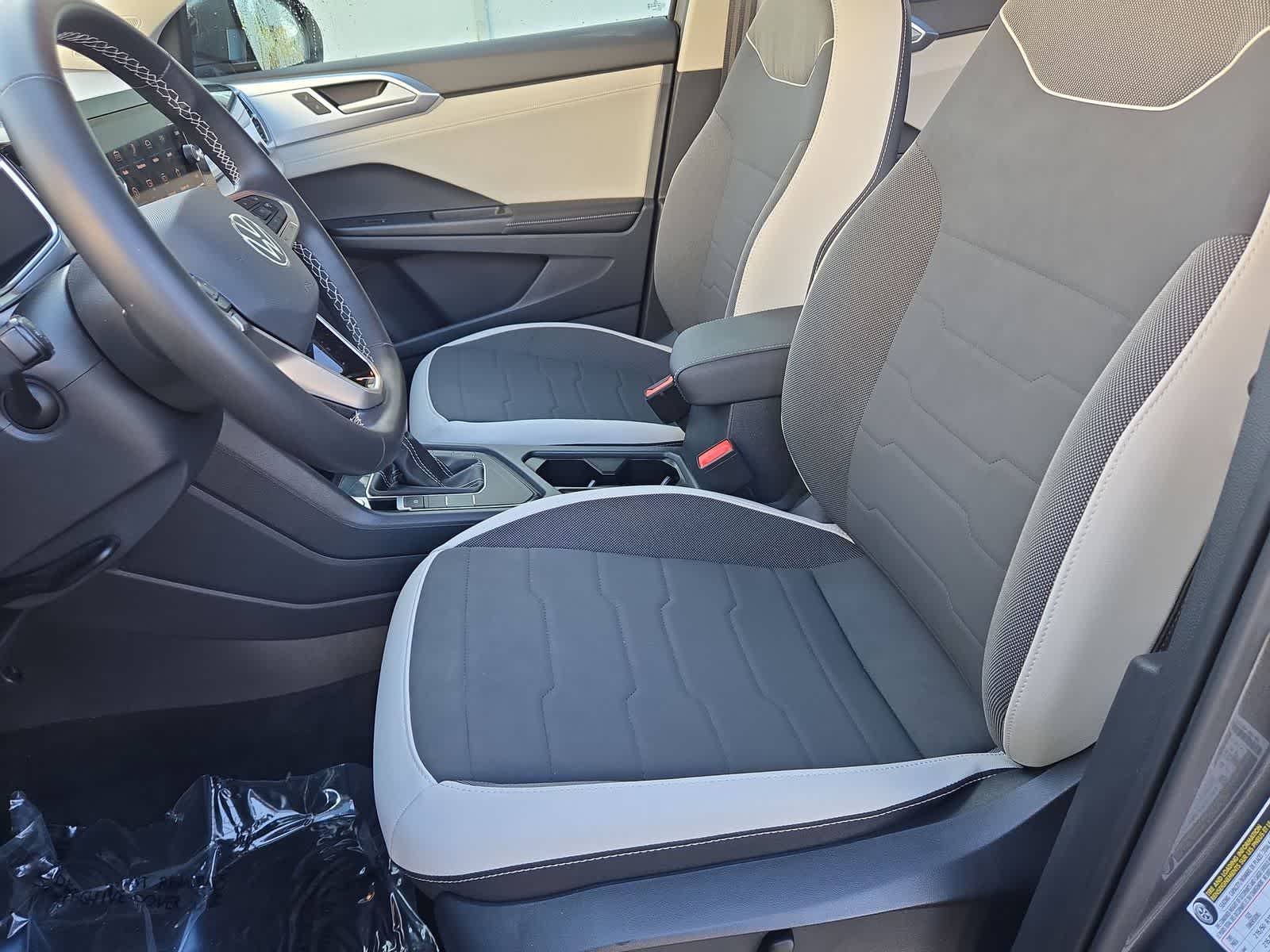 Thumbnail: 2025 Volkswagen Taos - 17