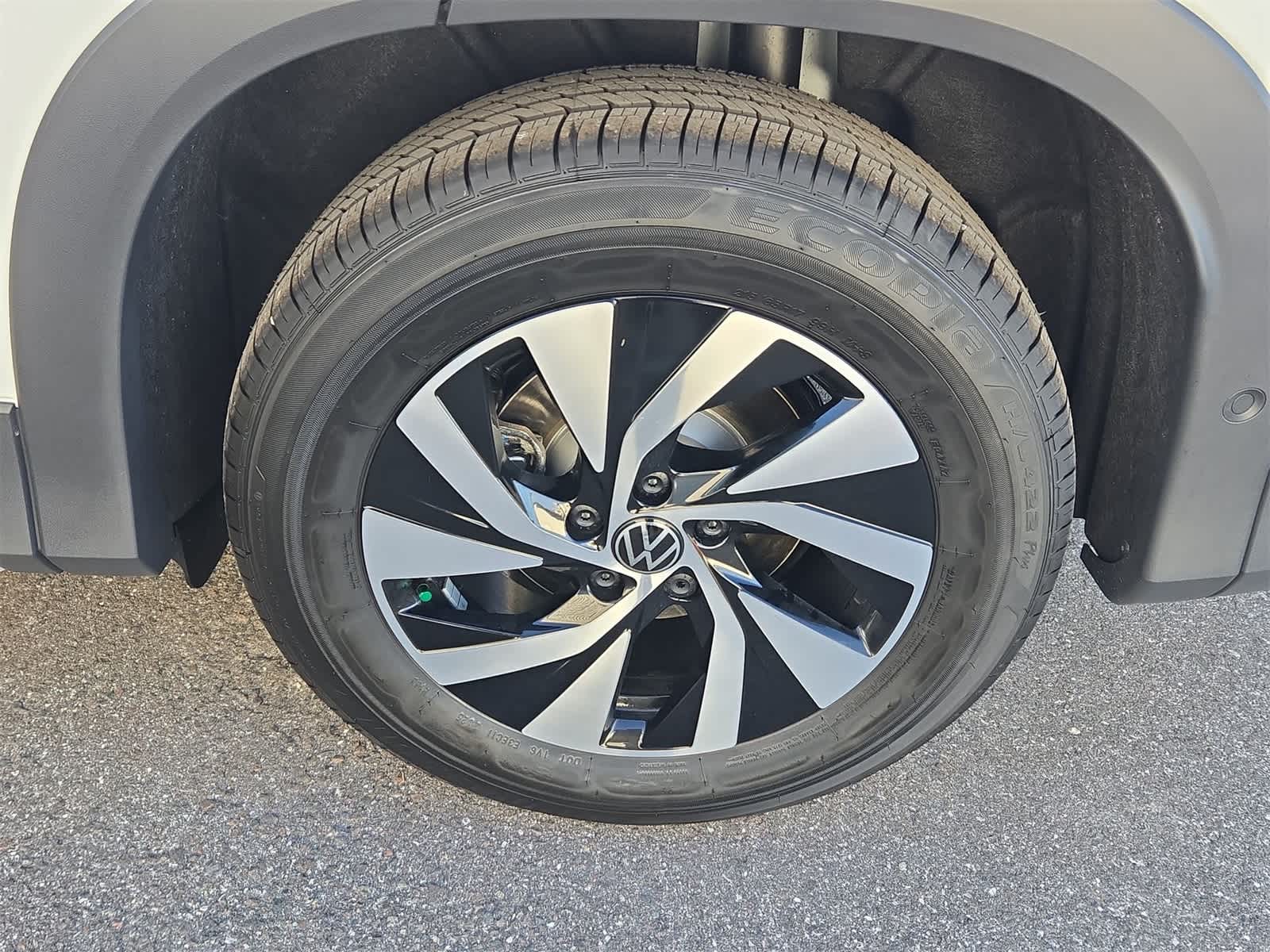 Thumbnail: 2025 Volkswagen Tiguan - 14