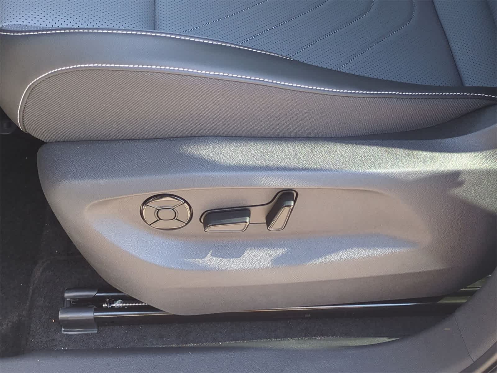 Thumbnail: 2025 Volkswagen Tiguan - 18