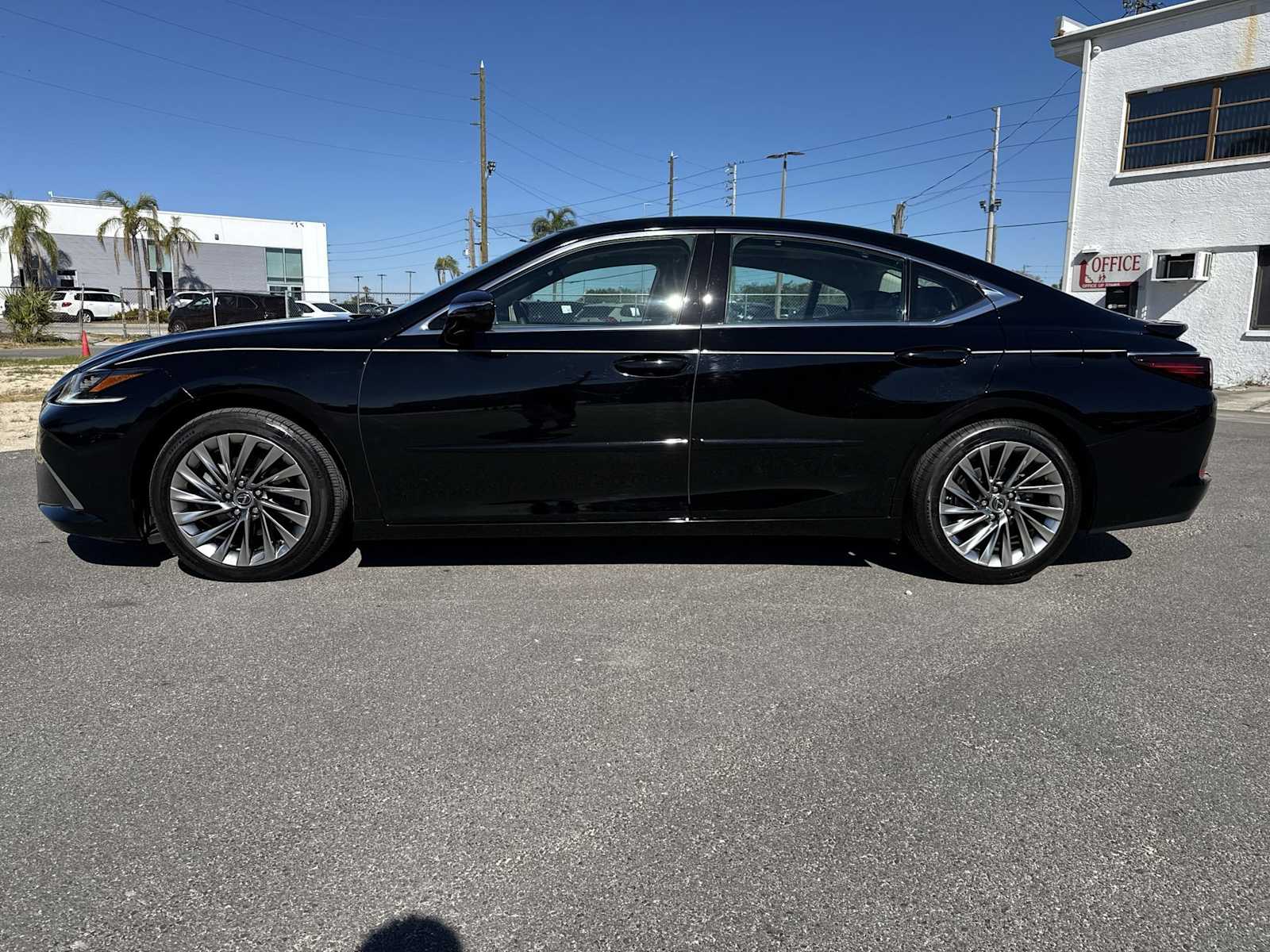 Thumbnail: 2022 Lexus ES - 3