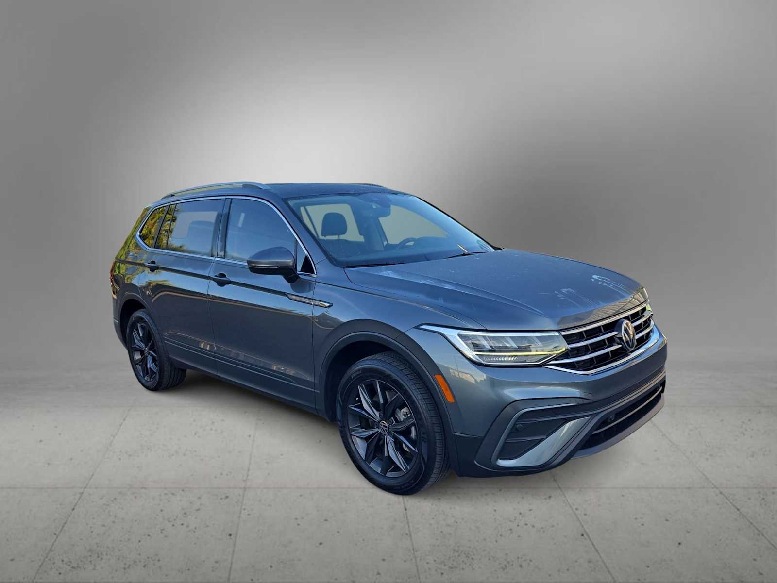 Thumbnail: 2023 Volkswagen Tiguan - 2