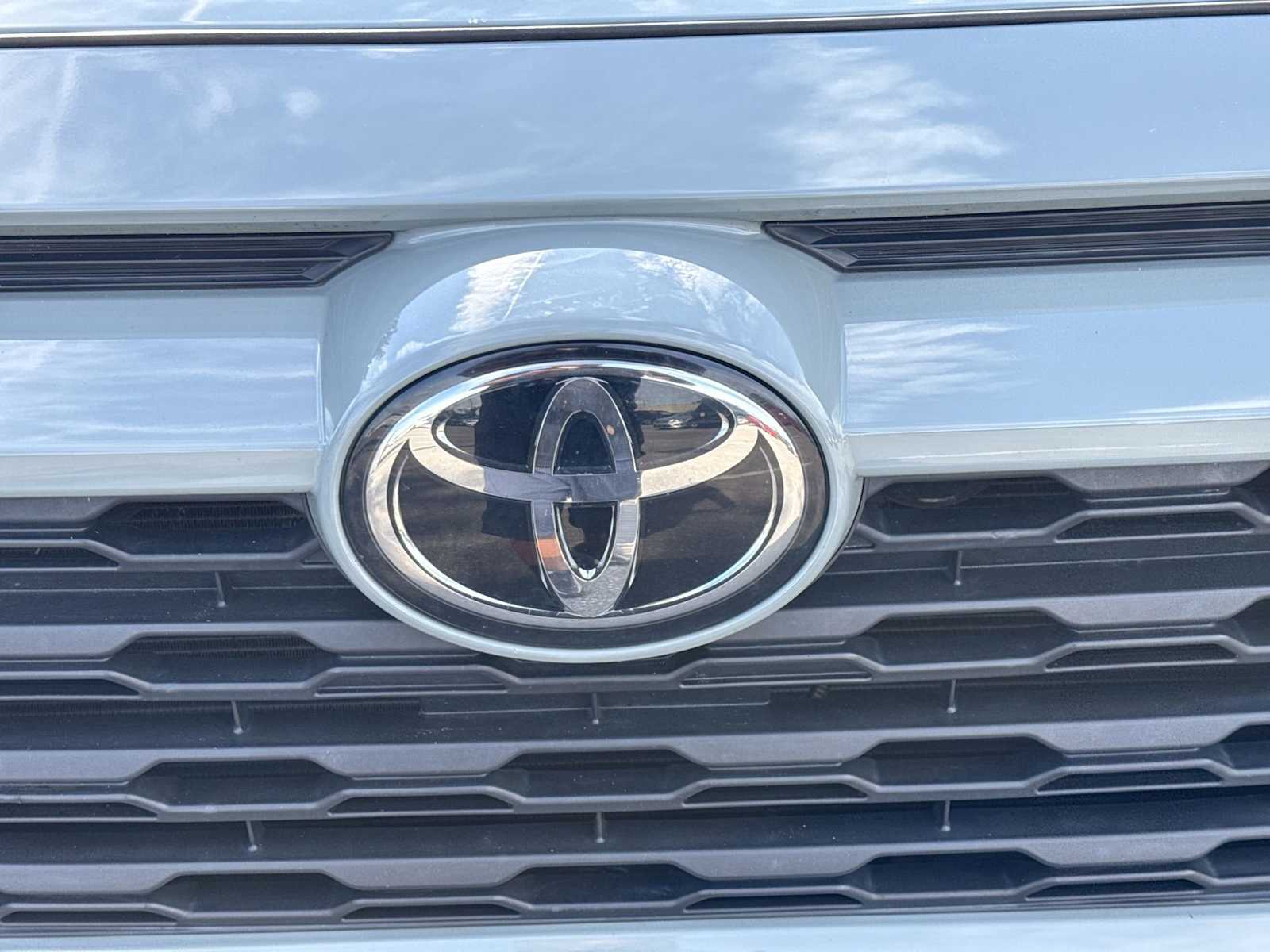 Thumbnail: 2022 Toyota RAV4 - 10