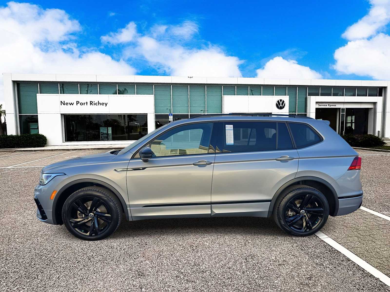 Thumbnail: 2023 Volkswagen Tiguan - 5